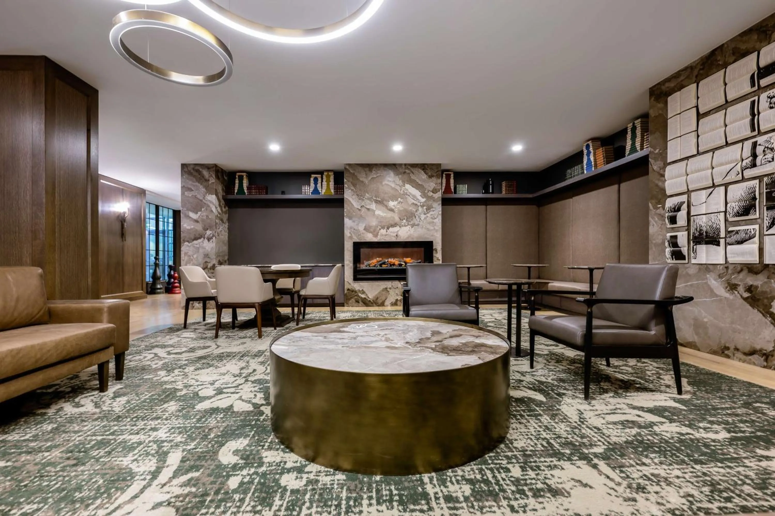 Property building in Hotel Fort Des Moines, Curio Collection By Hilton