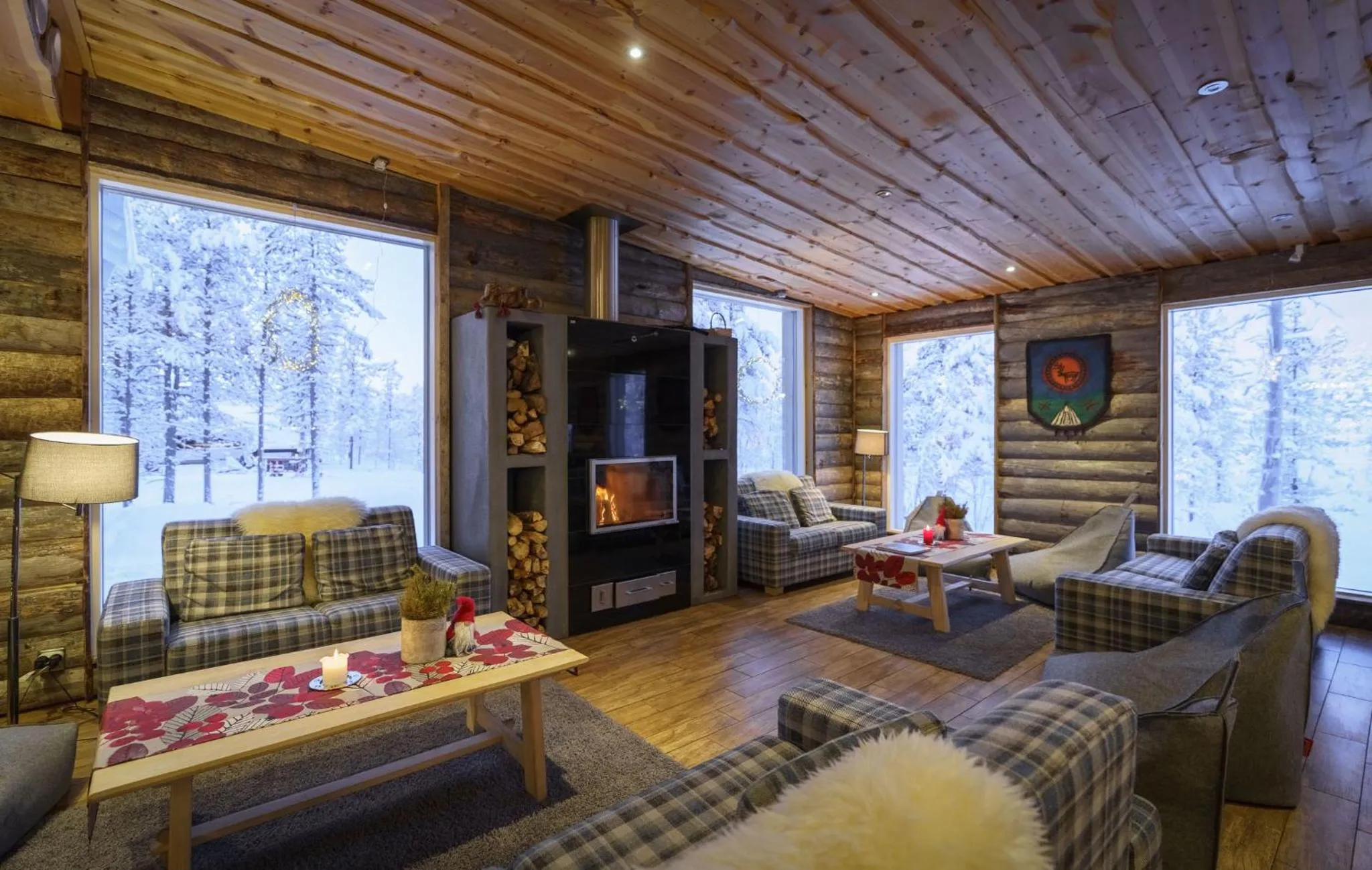 Lounge or bar in Wilderness Hotel Muotka & Igloos
