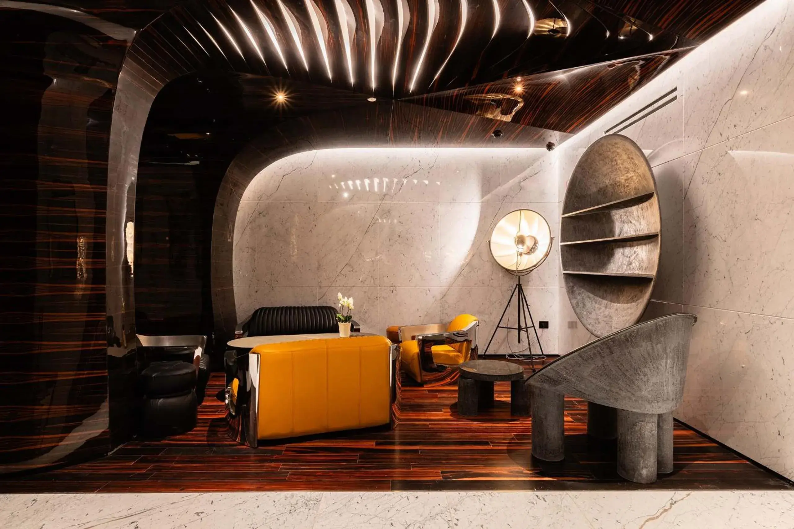 Lounge or bar in ROMEO Roma Lounge or bar in ROMEO Roma