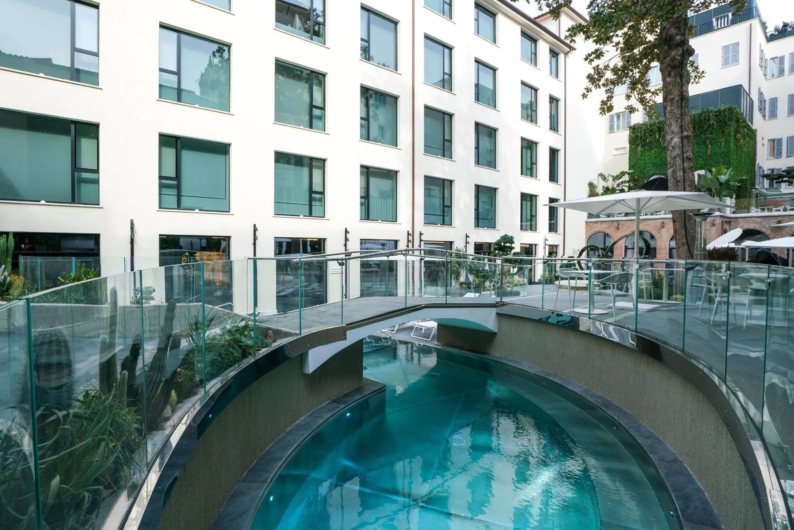 Swimming pool in ROMEO Roma