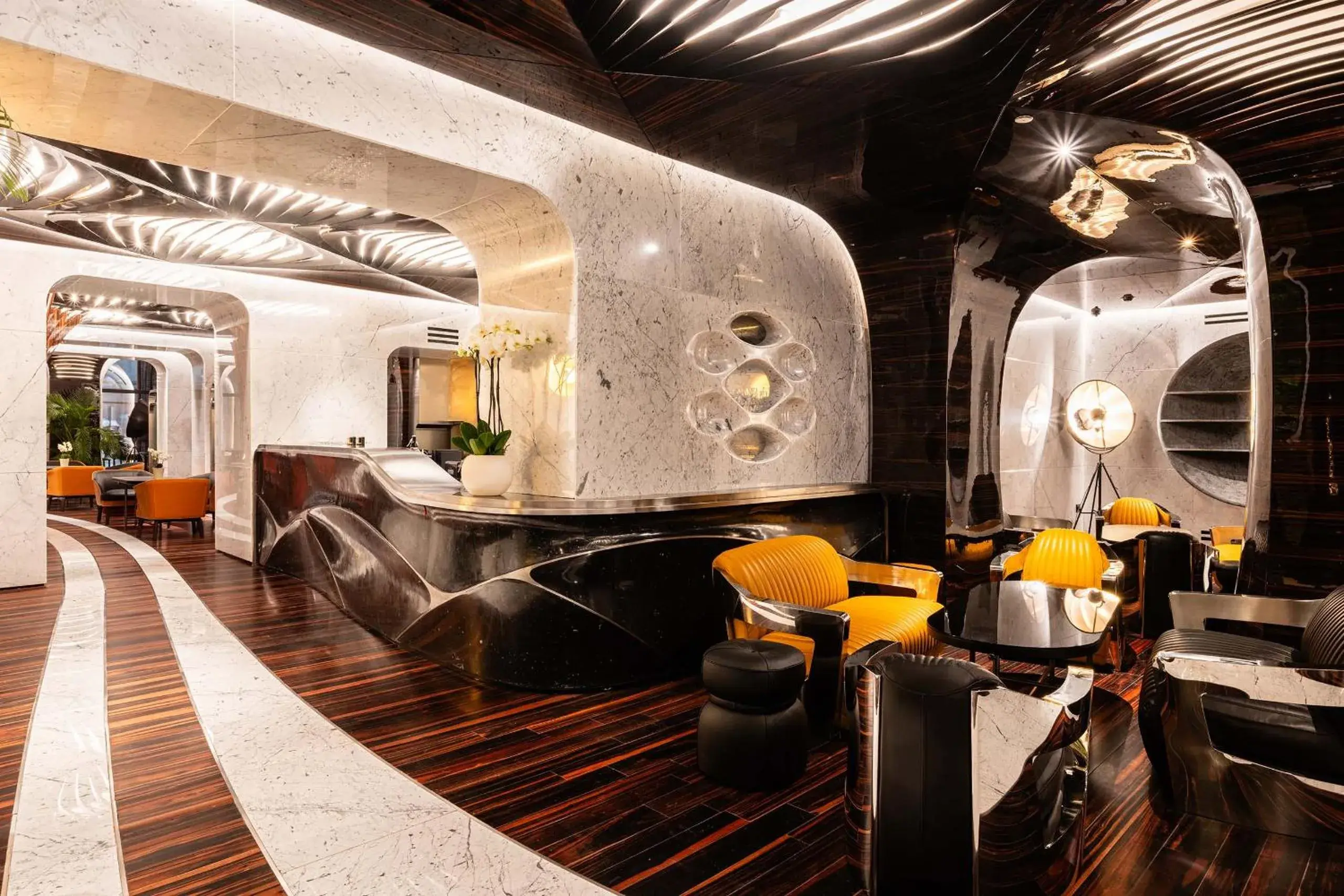 Lounge or bar in ROMEO Roma Lounge or bar in ROMEO Roma