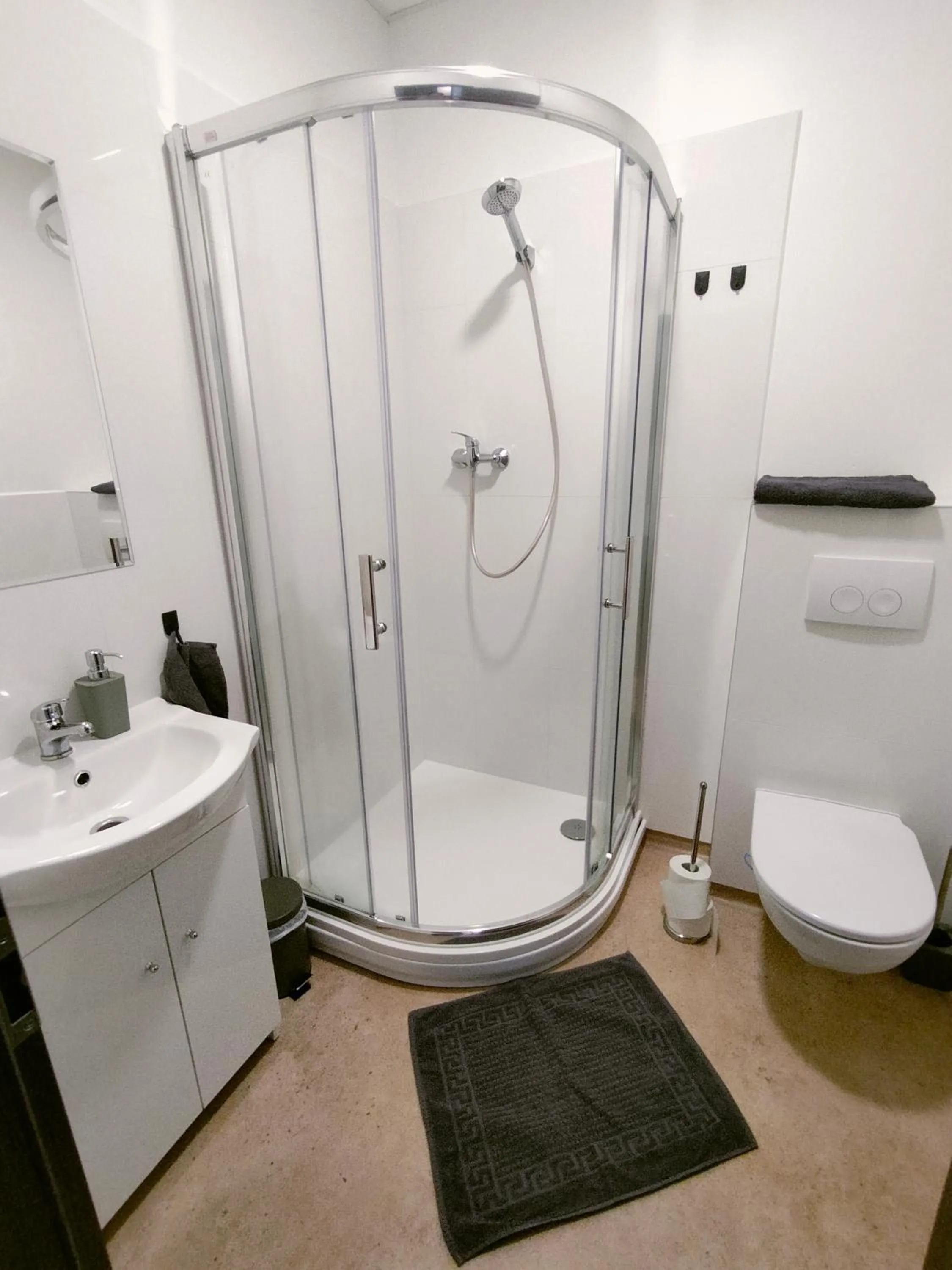 Shower in Dimael Hostel & Apartments