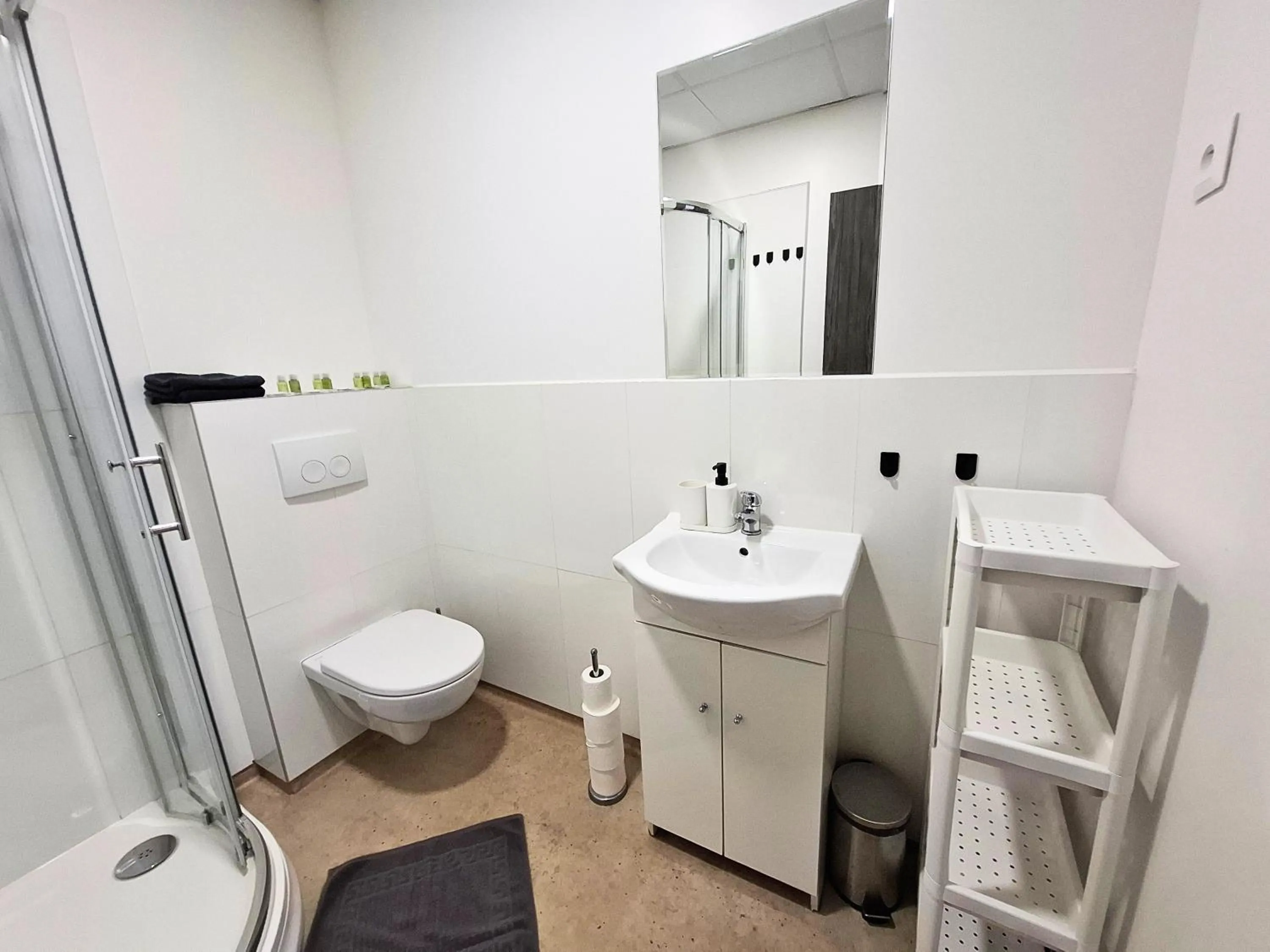 Bathroom in Dimael Hostel & Apartments