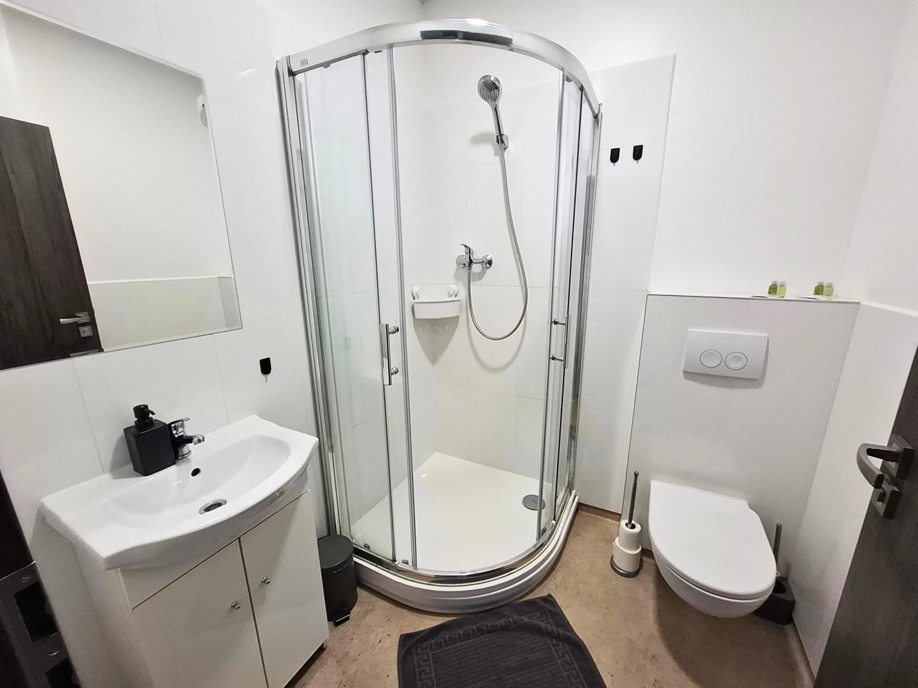 Dimael Hostel & Apartments
