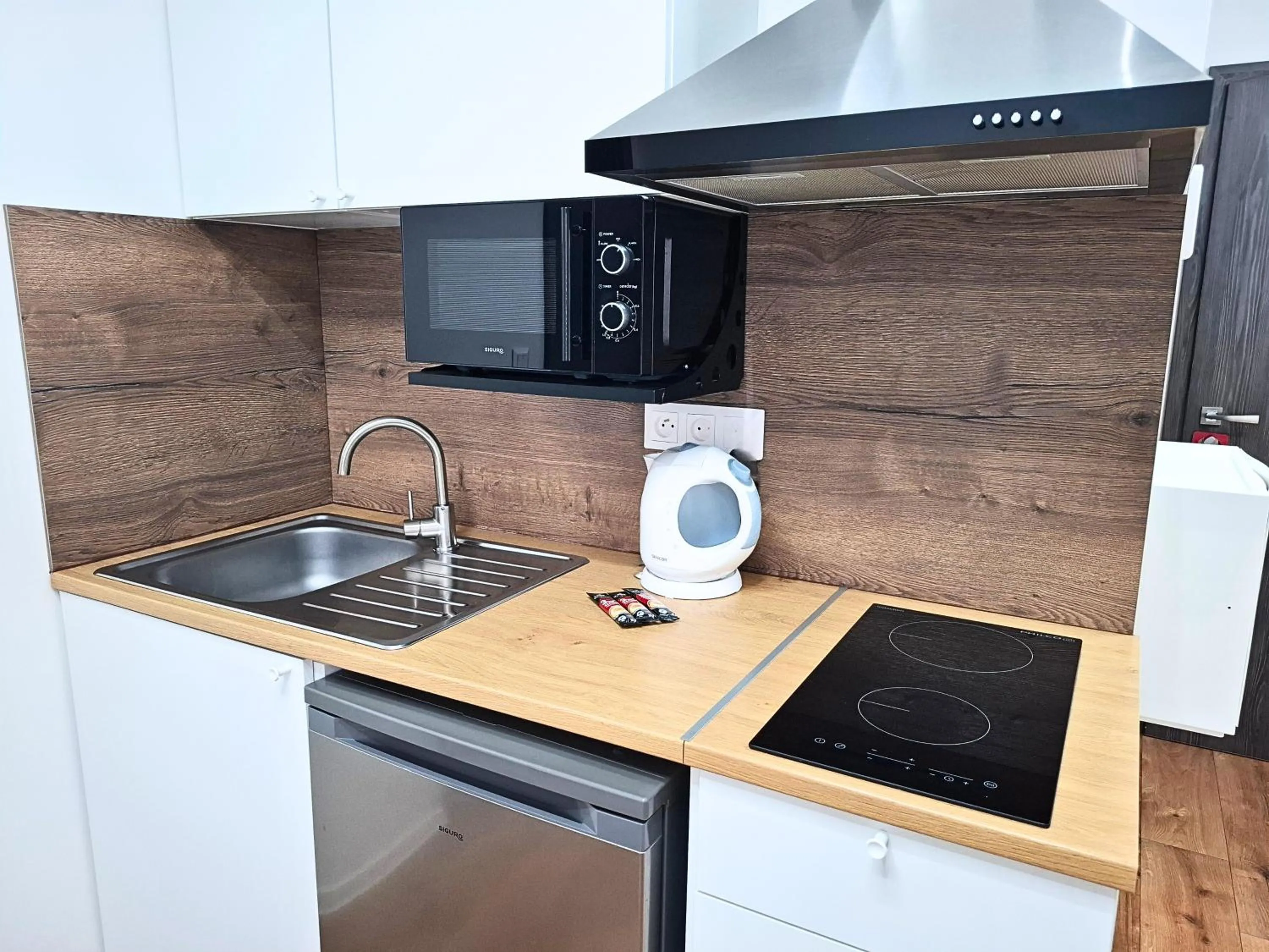 Kitchen or kitchenette in Dimael Hostel & Apartments