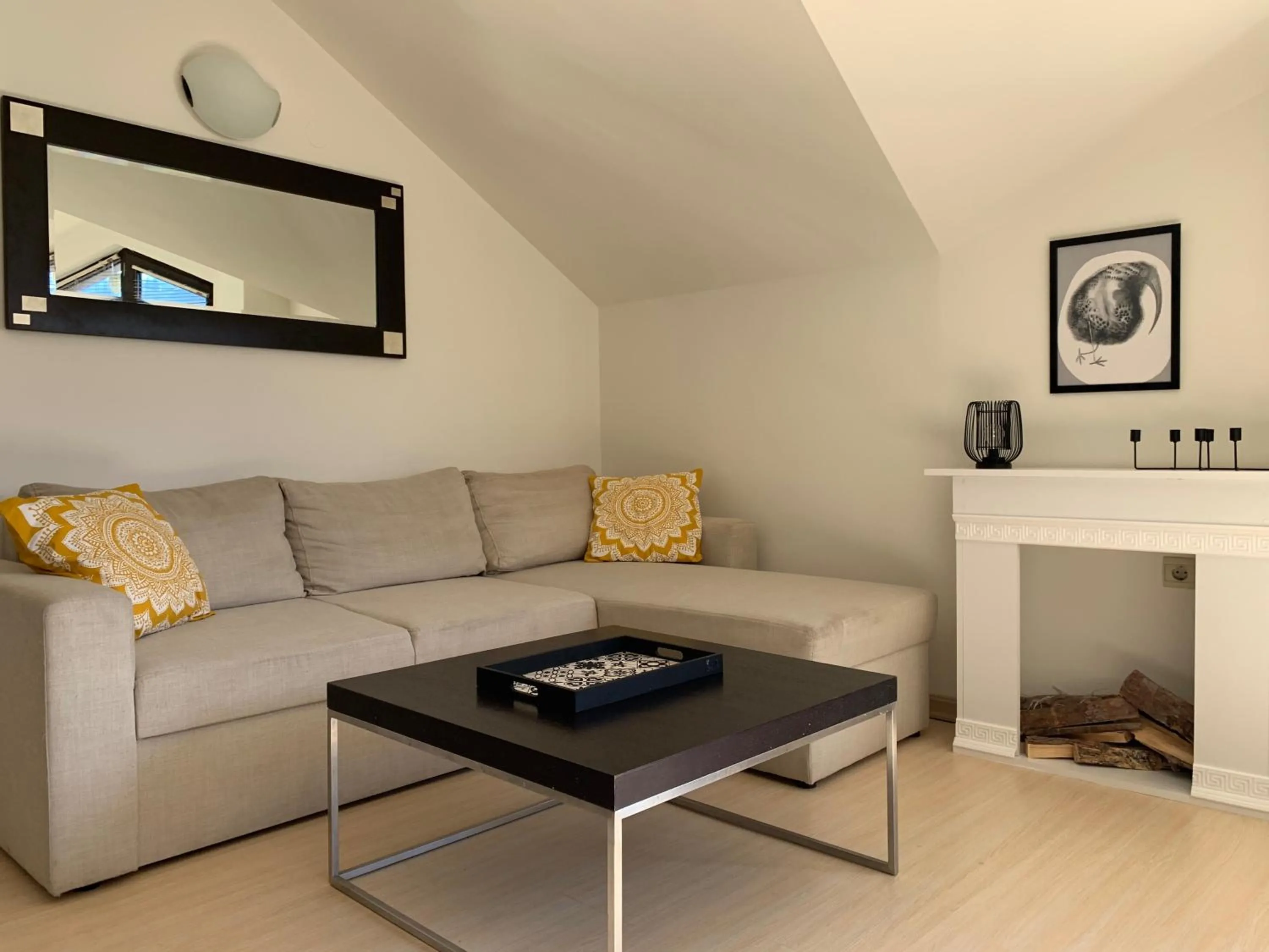 Central Art Apartment in Bansko with Mountain View