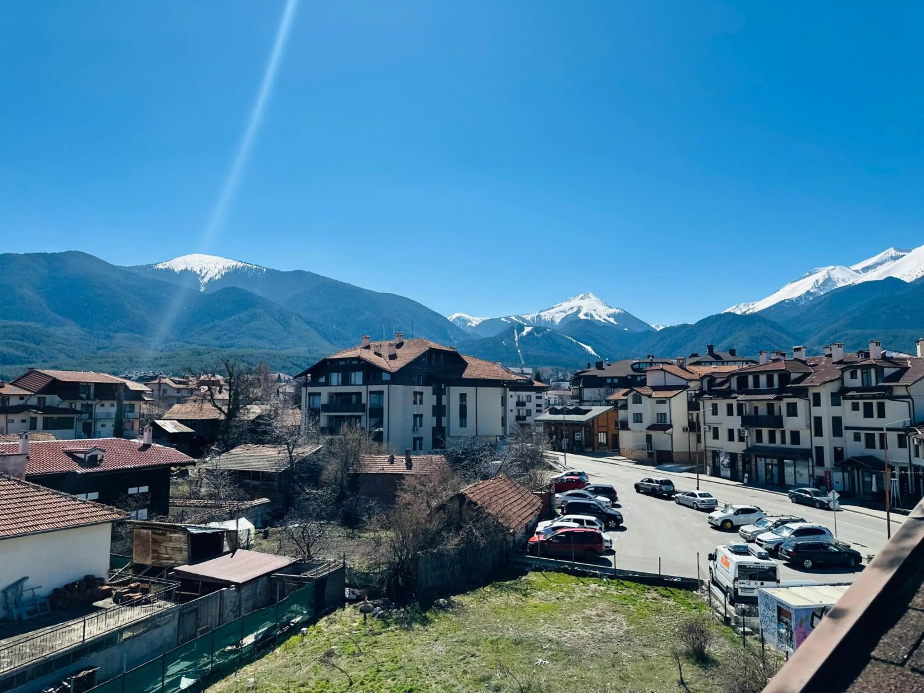Central Art Apartment in Bansko with Mountain View