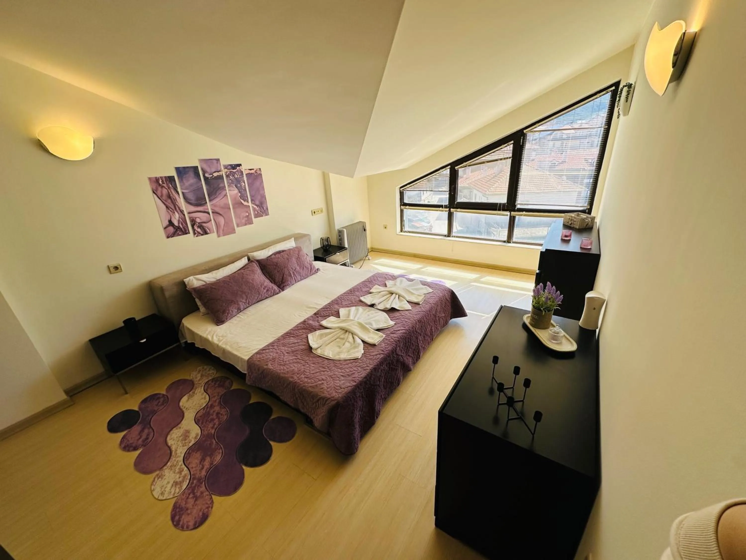 Bed in Central Art Apartment in Bansko with Mountain View