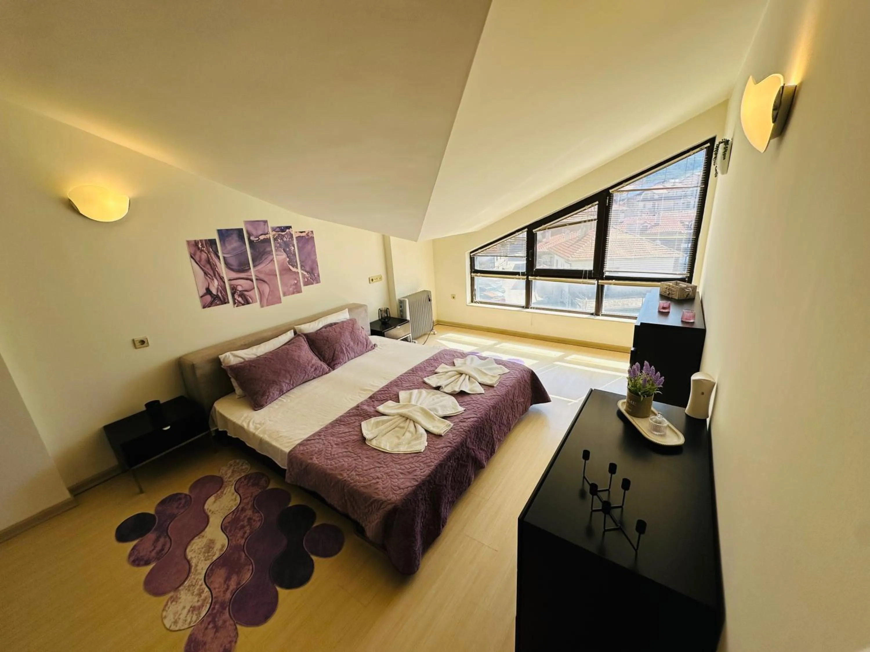 Bed in Central Art Apartment in Bansko with Mountain View