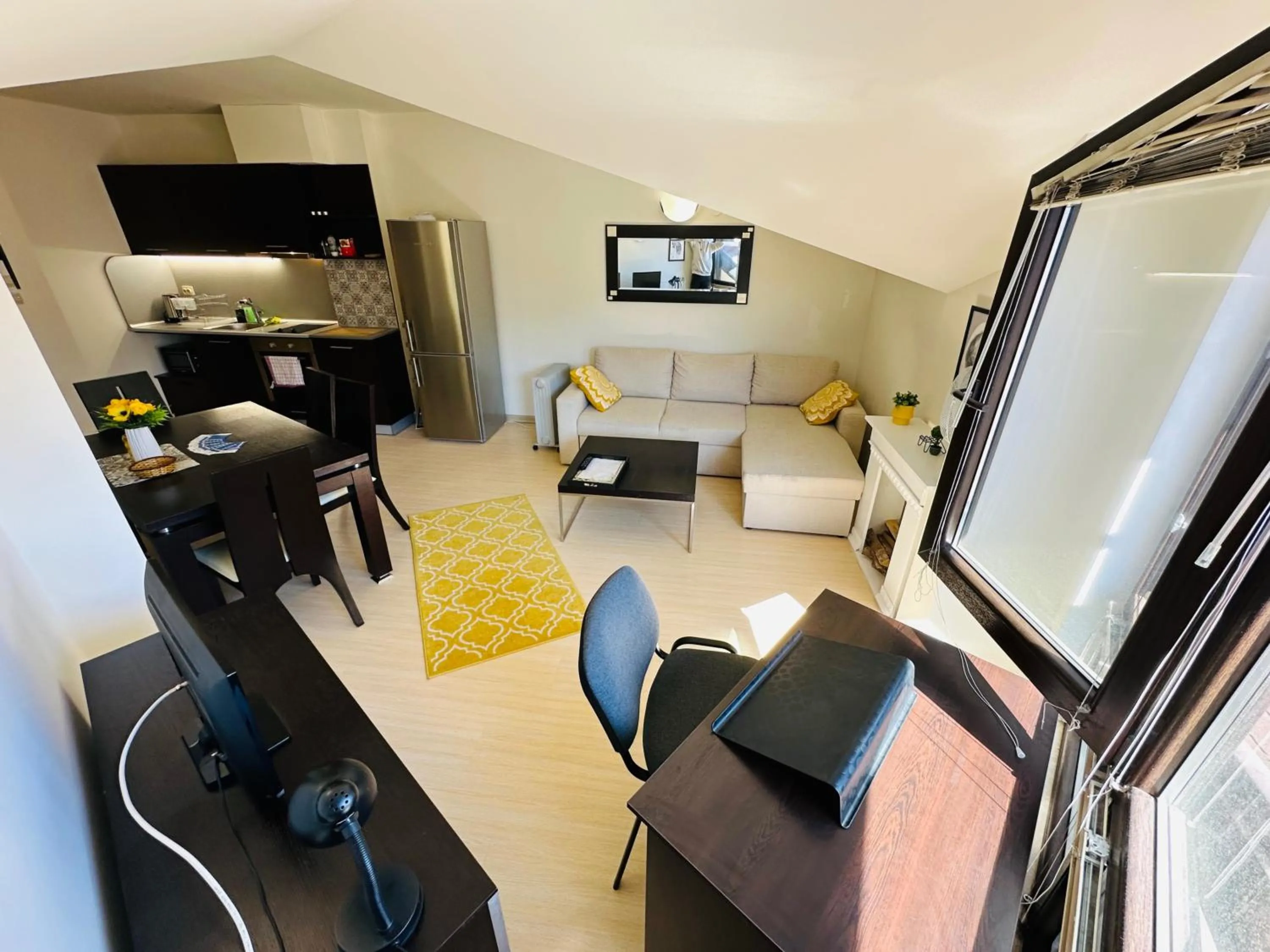 Central Art Apartment in Bansko with Mountain View