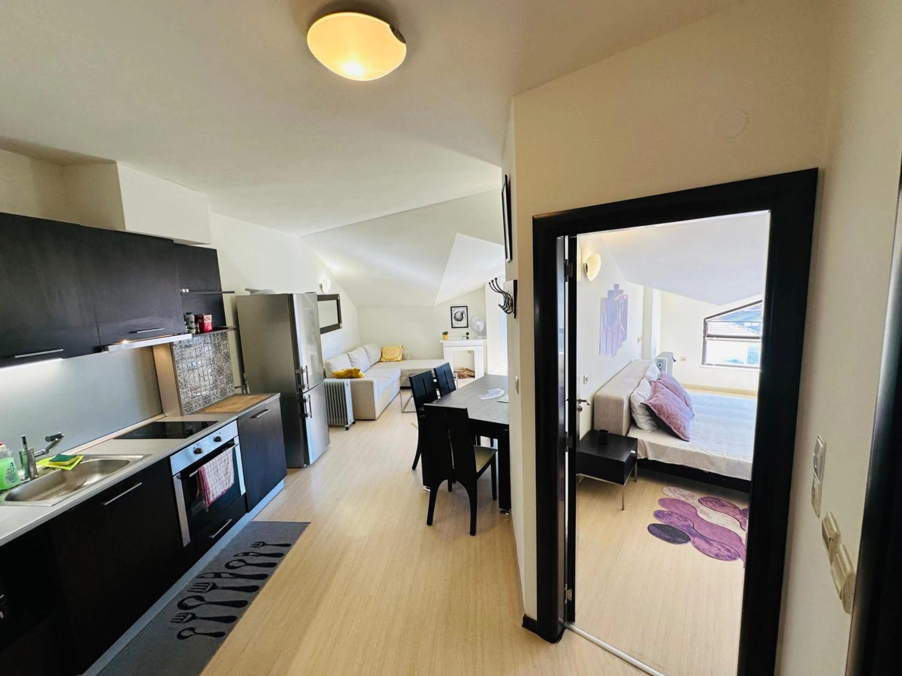 Central Art Apartment in Bansko with Mountain View