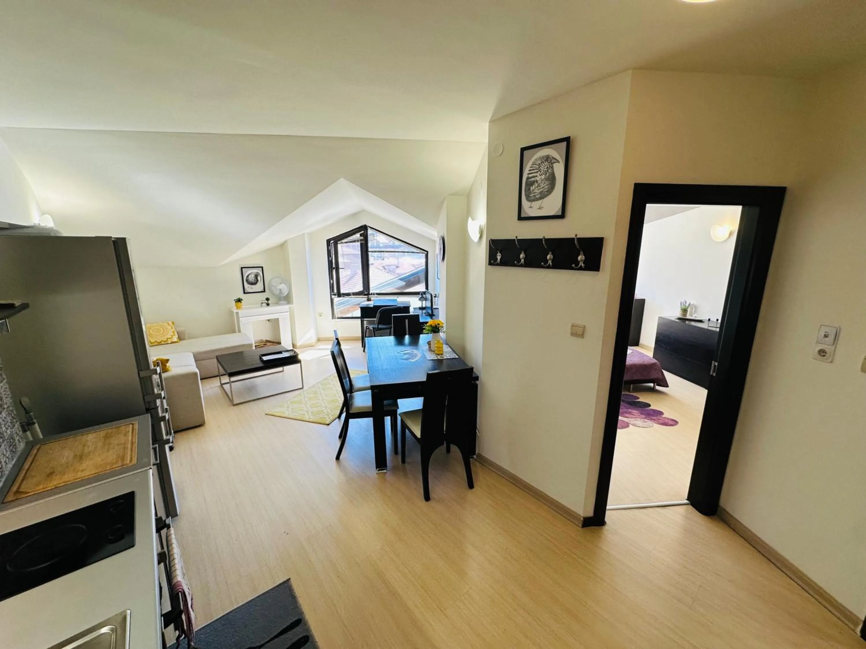 Central Art Apartment in Bansko with Mountain View