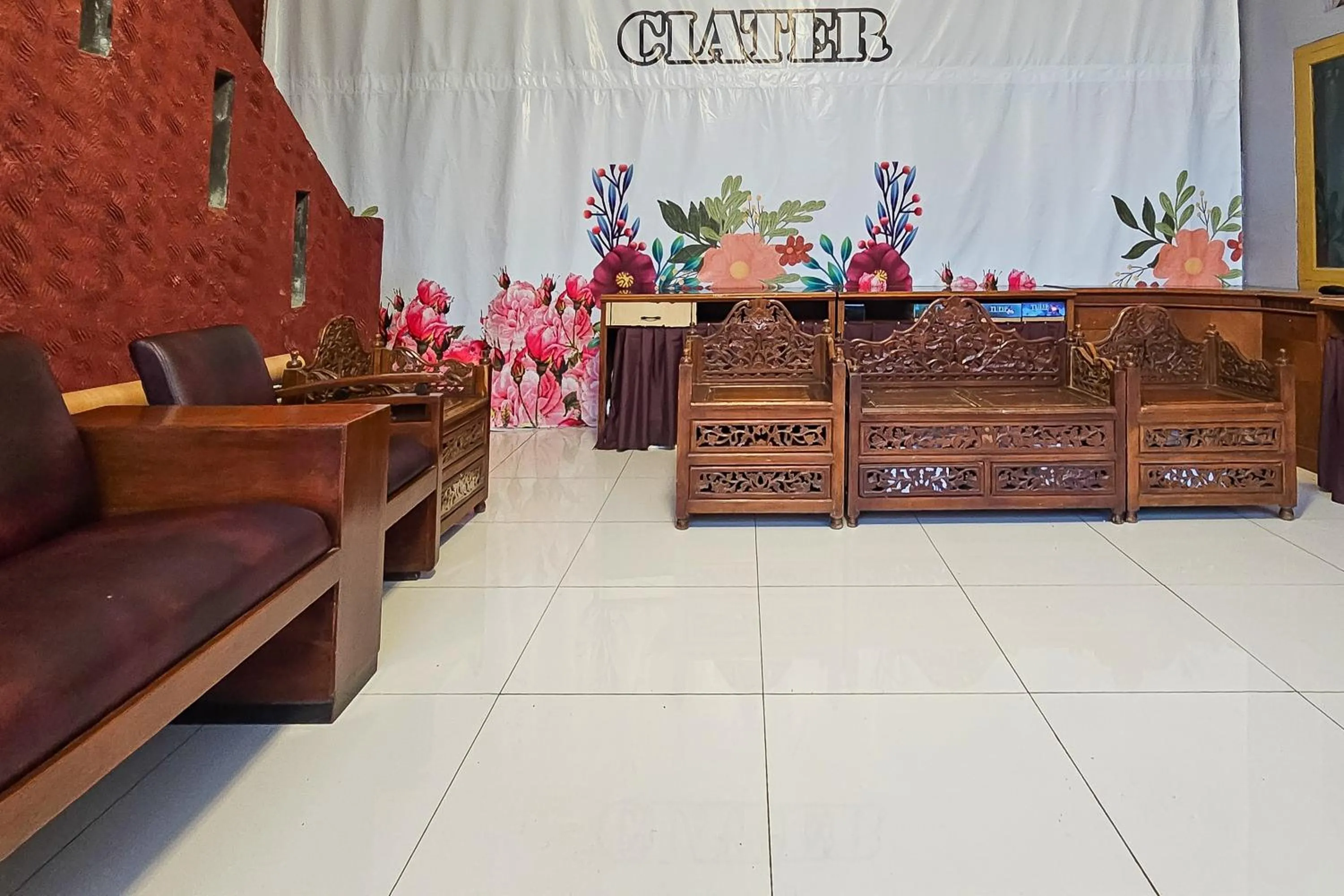 Lobby or reception in Urbanview Orchid Guest House