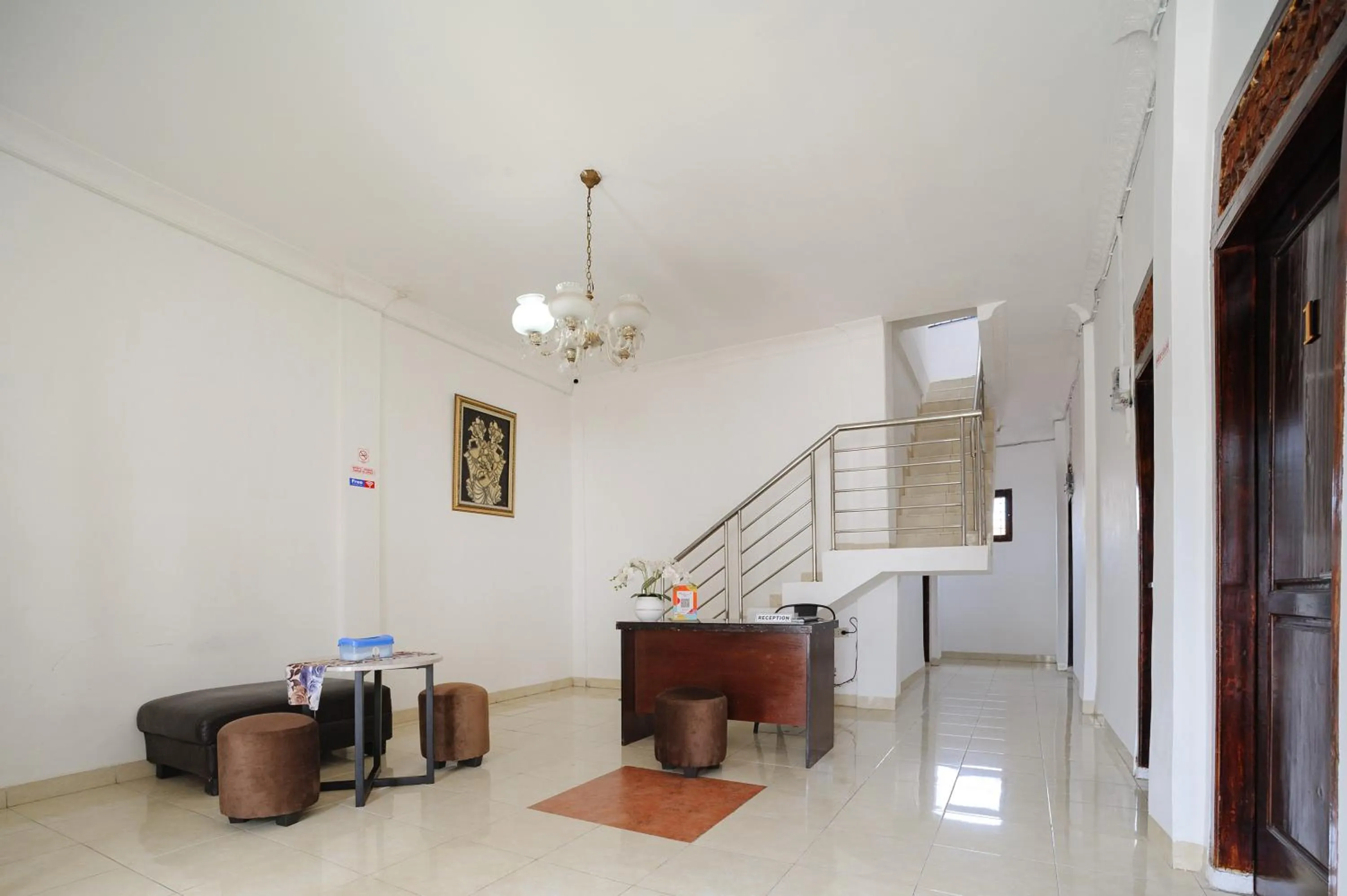 Lobby or reception in Urbanview GH Flamboyan 3 Syariah Lampung By RedDoorz