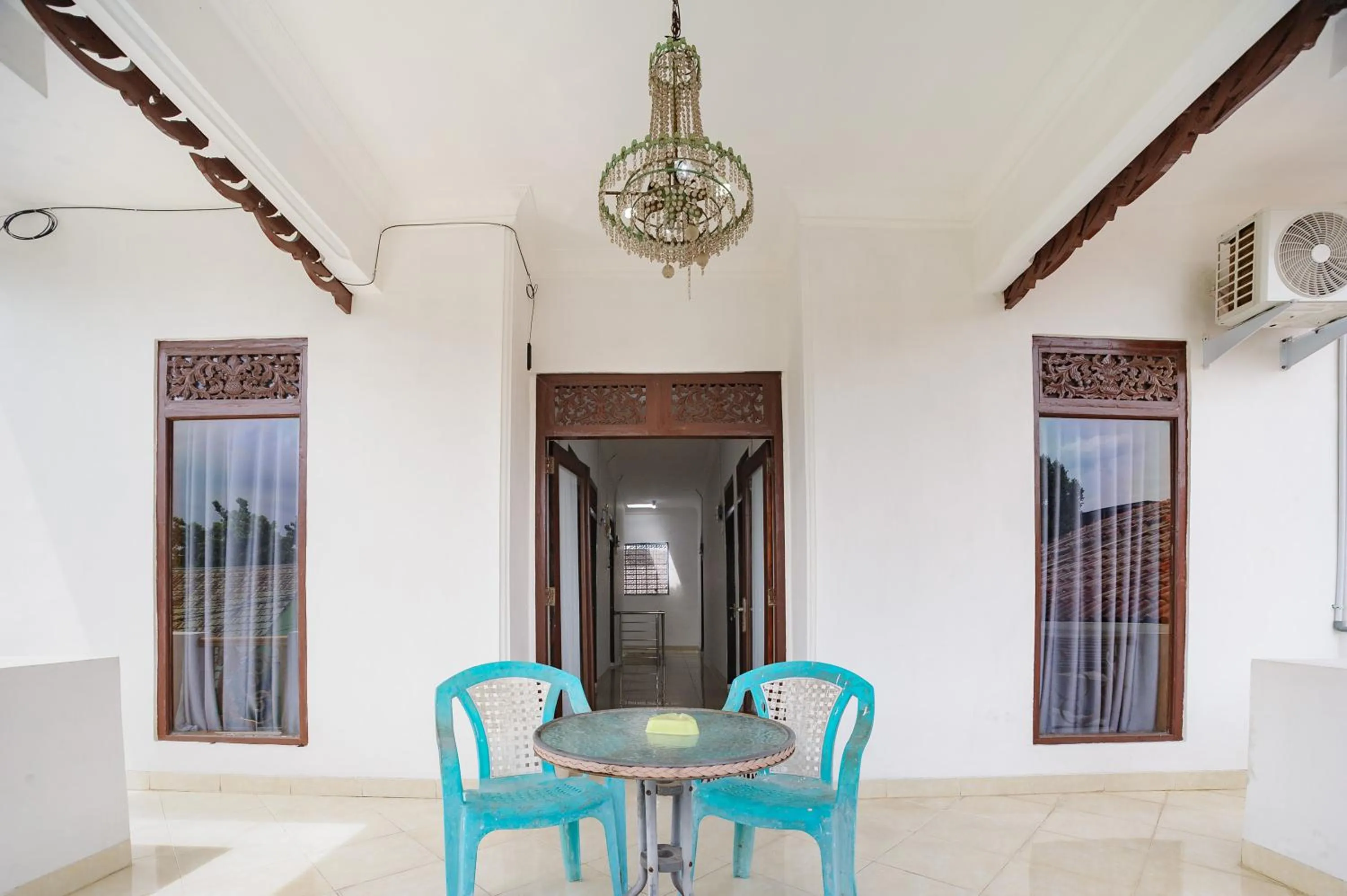 Seating area in Urbanview GH Flamboyan 3 Syariah Lampung By RedDoorz