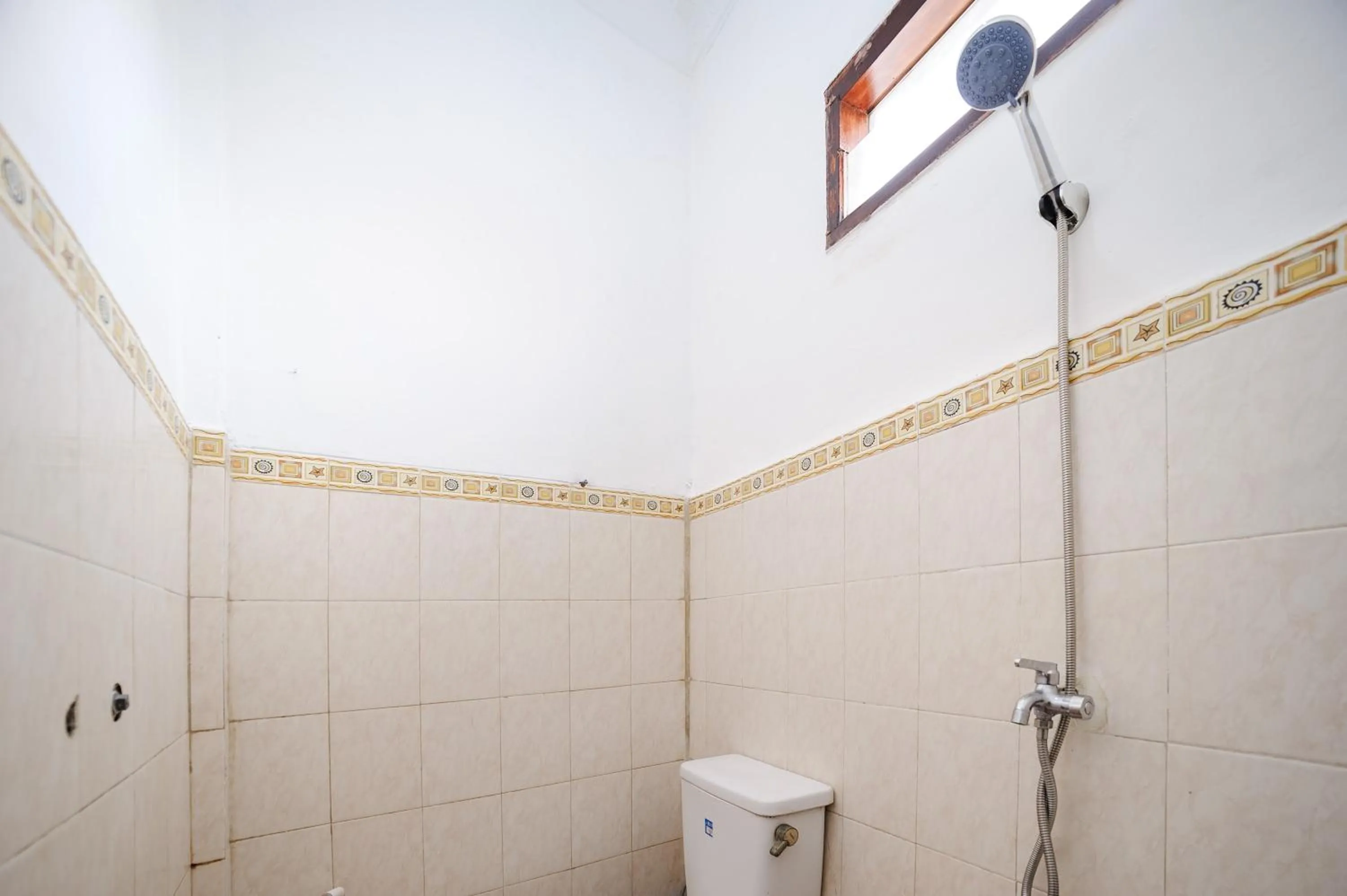 Bathroom in Urbanview GH Flamboyan 3 Syariah Lampung By RedDoorz