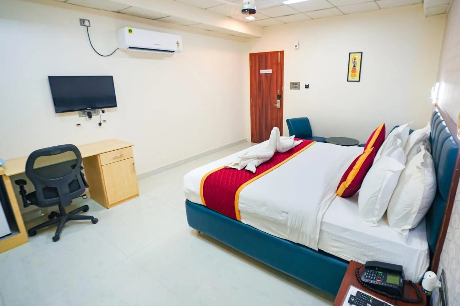 Photo of the whole room, Bed in Sunrise A Boutique Hotel Kondapur