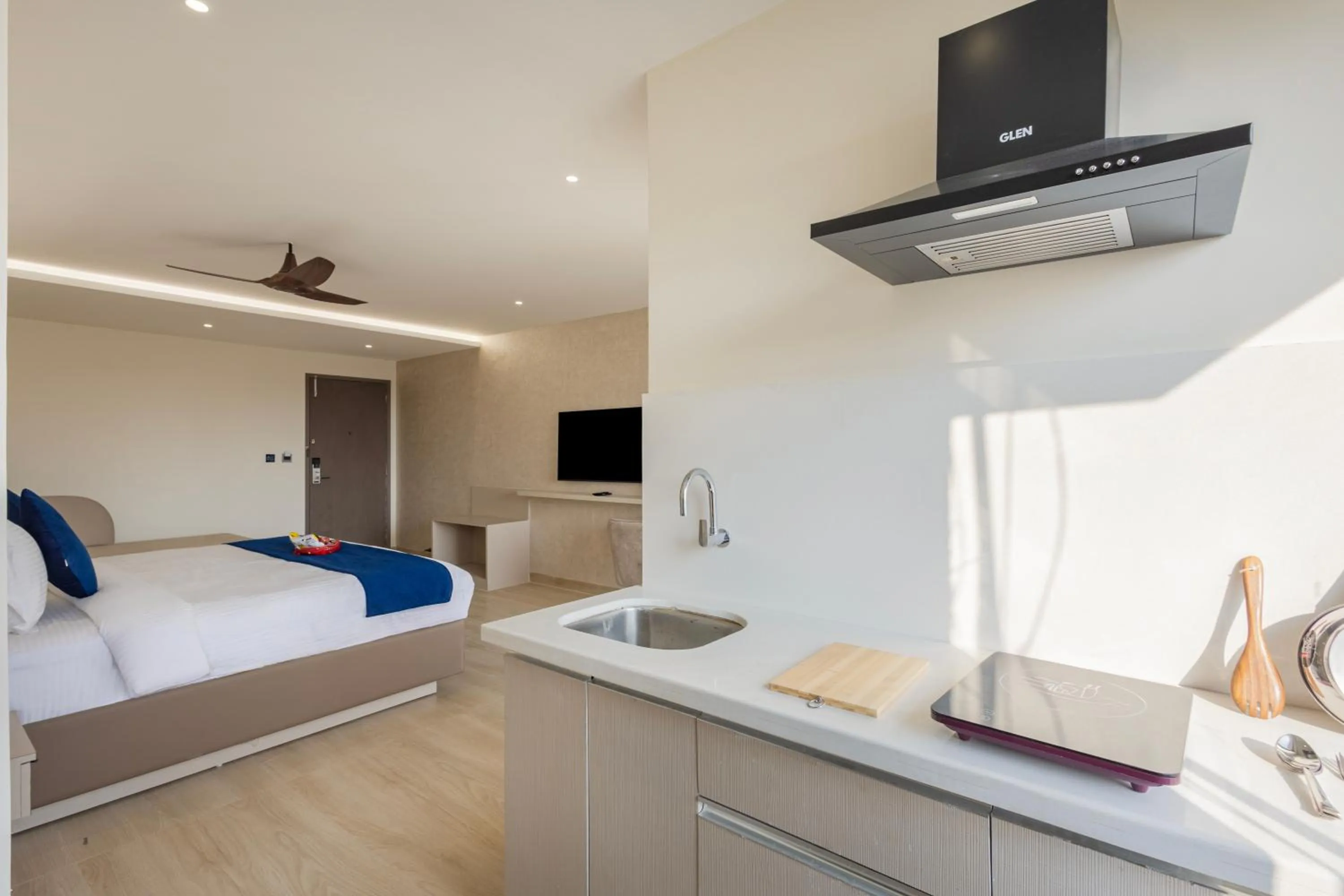 Kitchen or kitchenette, Bed in Sunrise A Boutique Hotel, Kondapur - Gachibowli