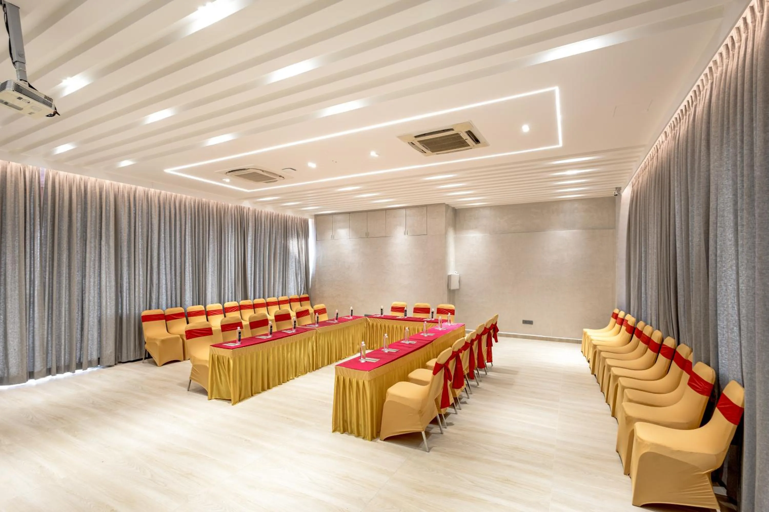 Meeting/conference room in Sunrise A Boutique Hotel, Kondapur - Gachibowli