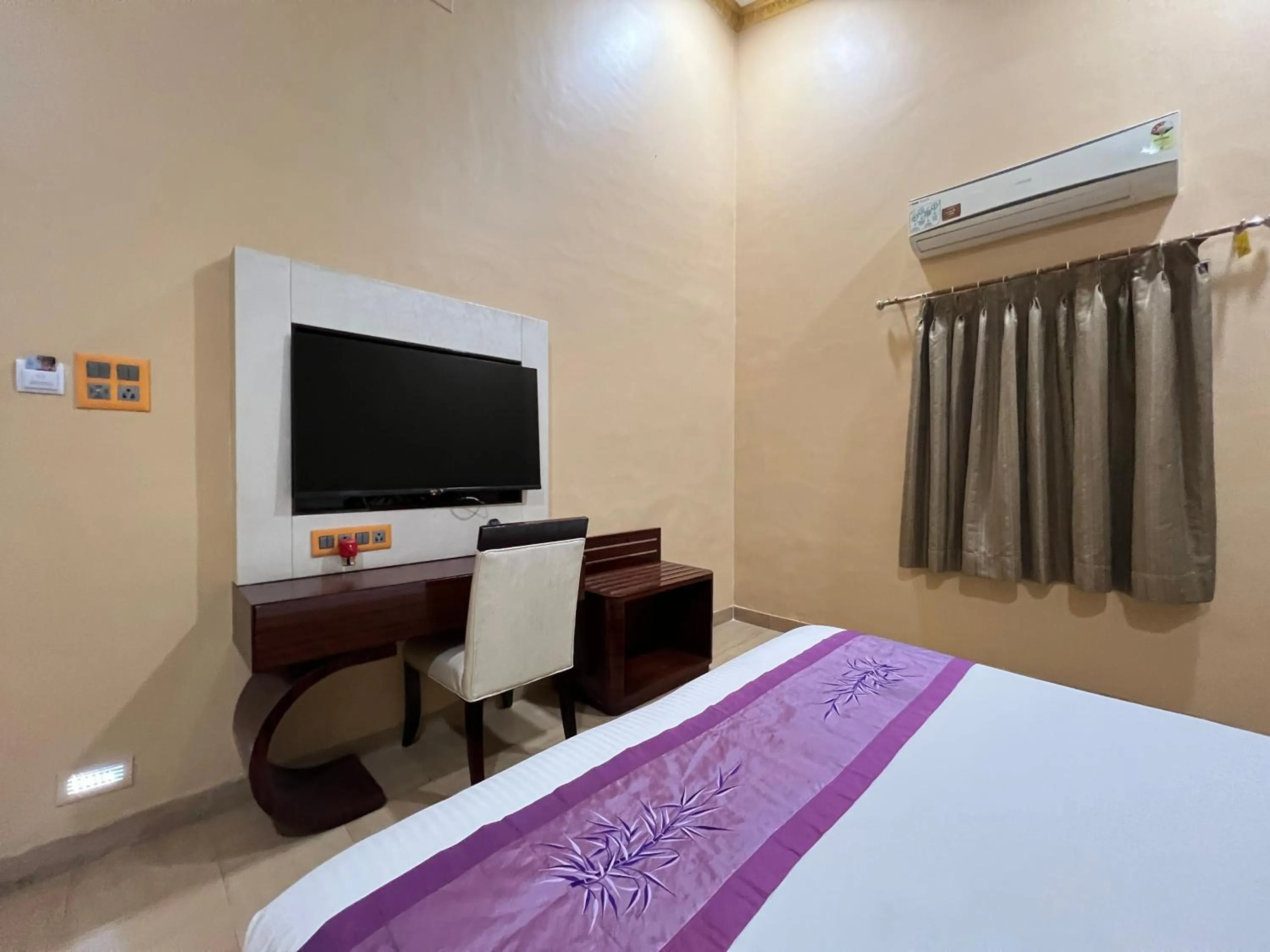 Bed in Aayush Resort