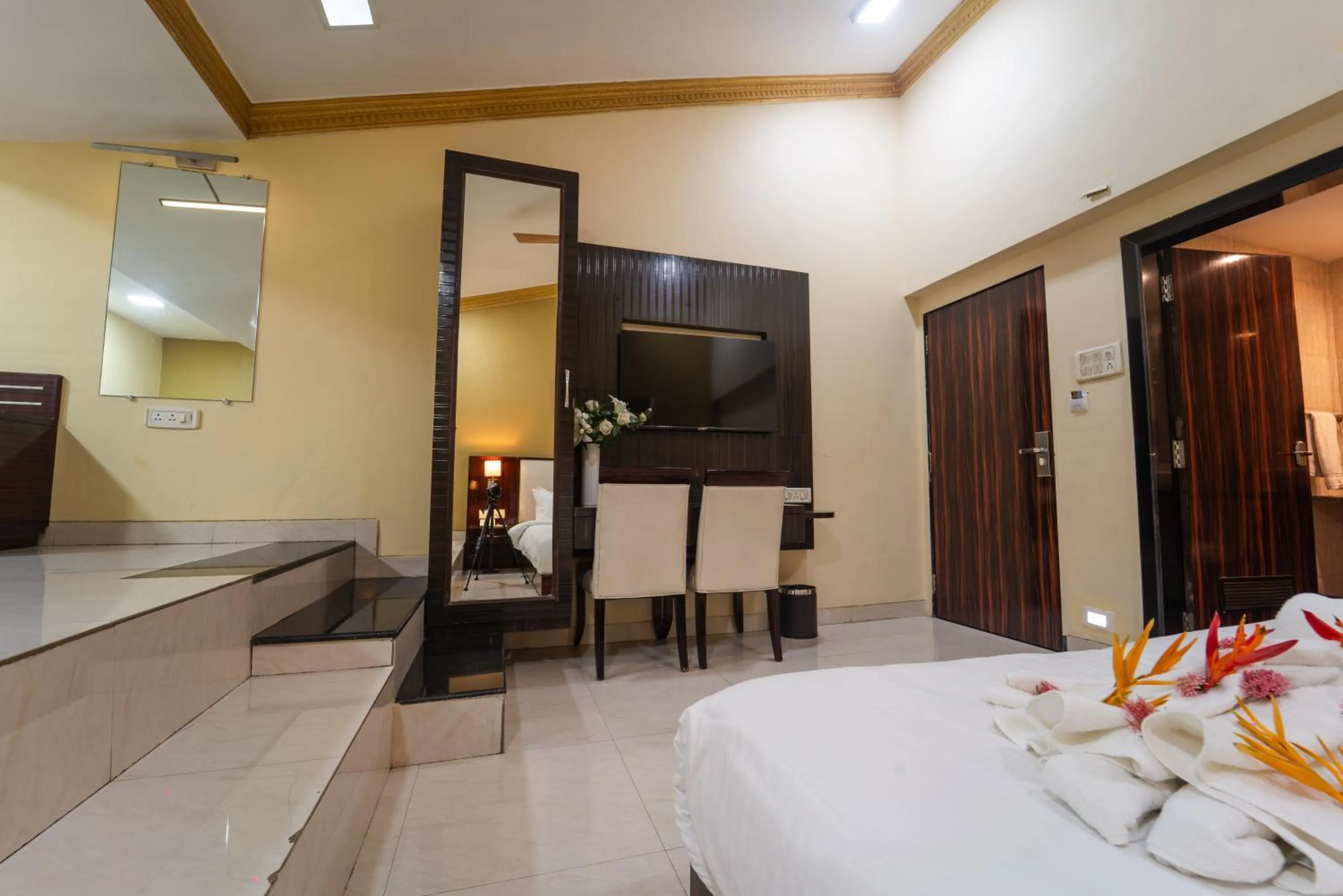 Bedroom, Bed in Aayush Resort