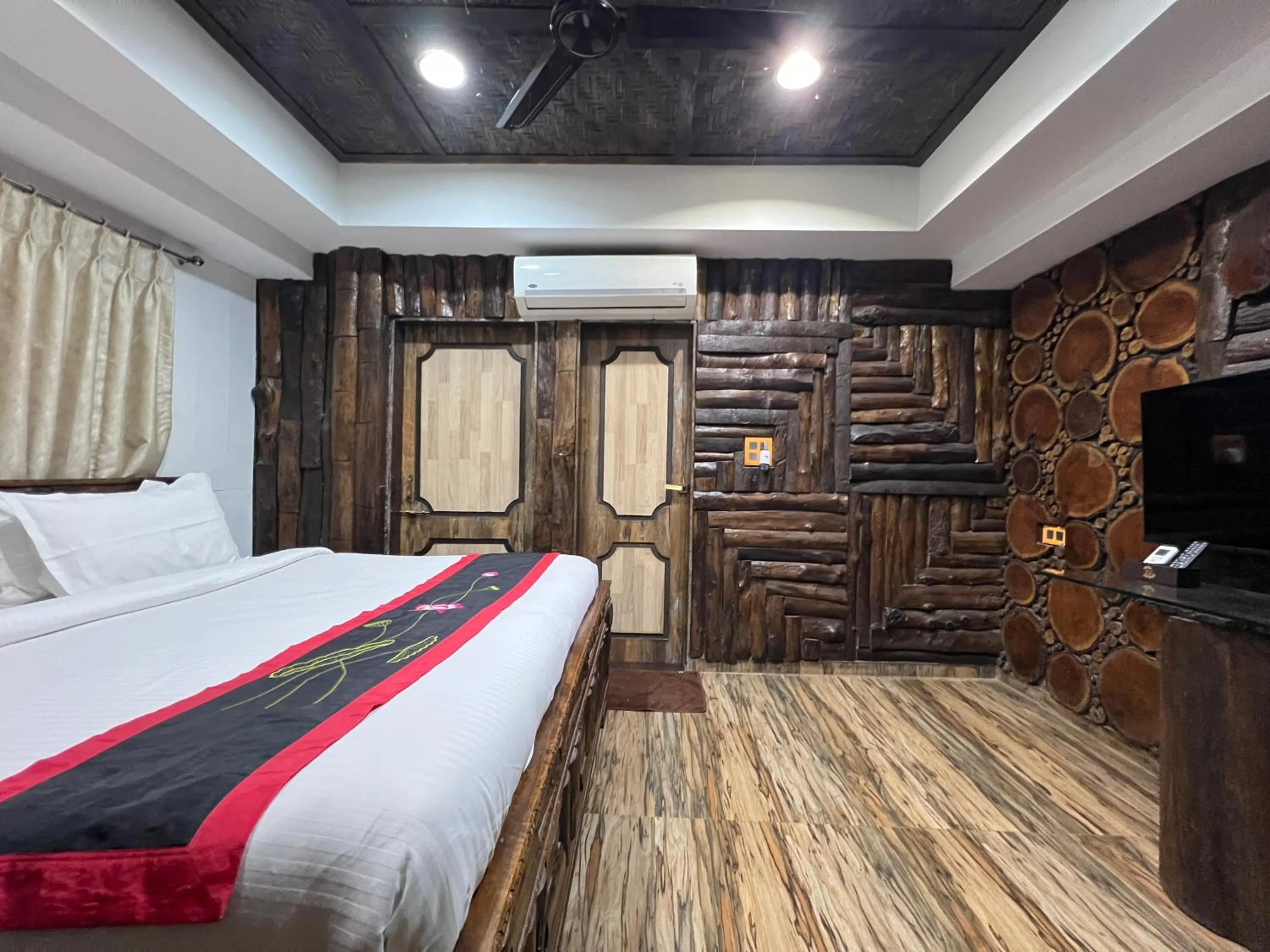 Bed in Aayush Resort