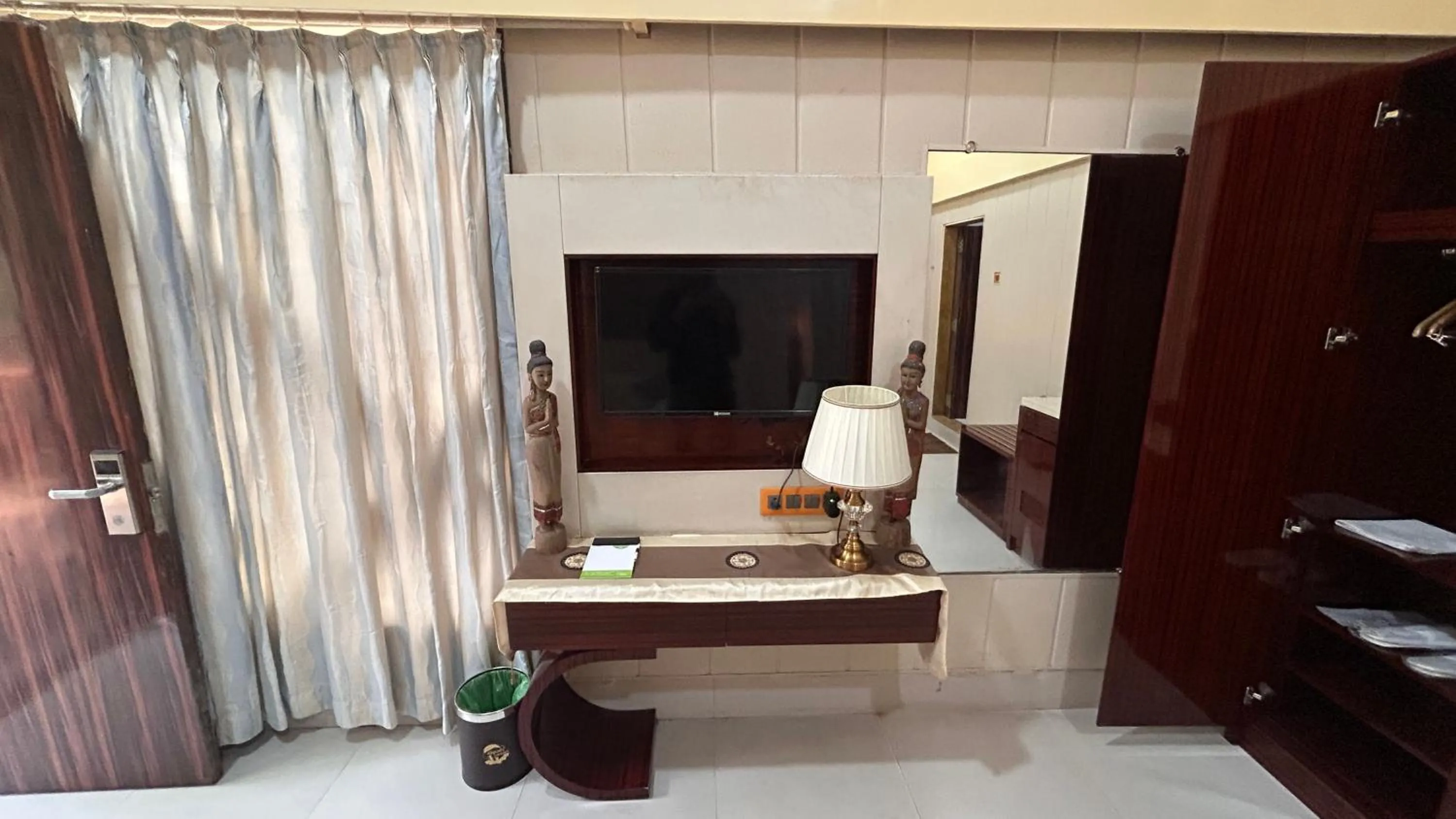 Communal lounge/ TV room in Aayush Resort