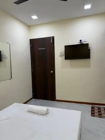 TV and multimedia, Bed in Hotel Marine Line Near Churchgate