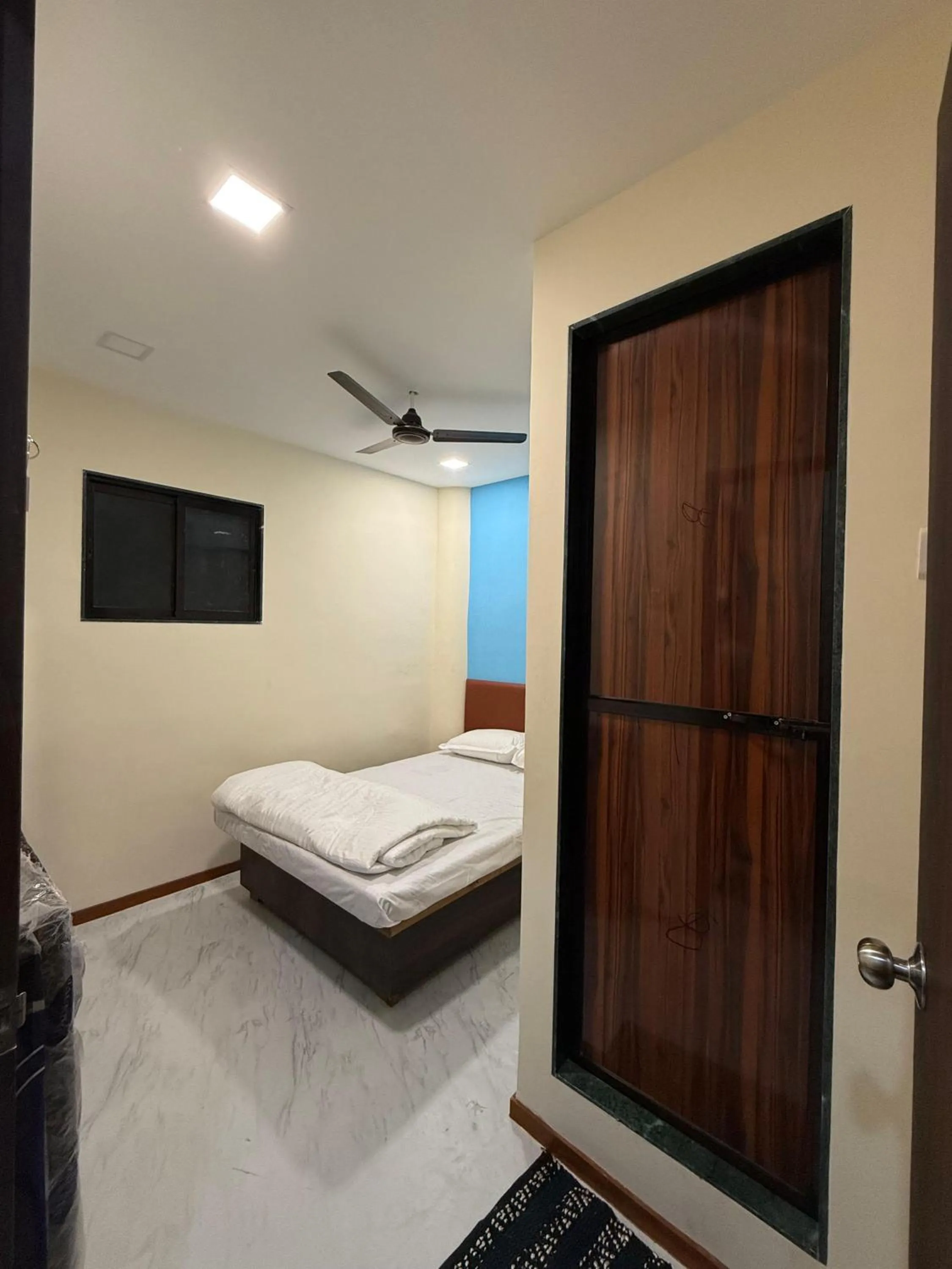 Bed in Hotel Marine Line Near Churchgate