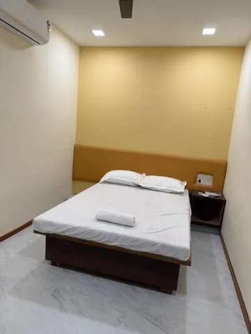 Bed in Hotel Marine Line Near Churchgate