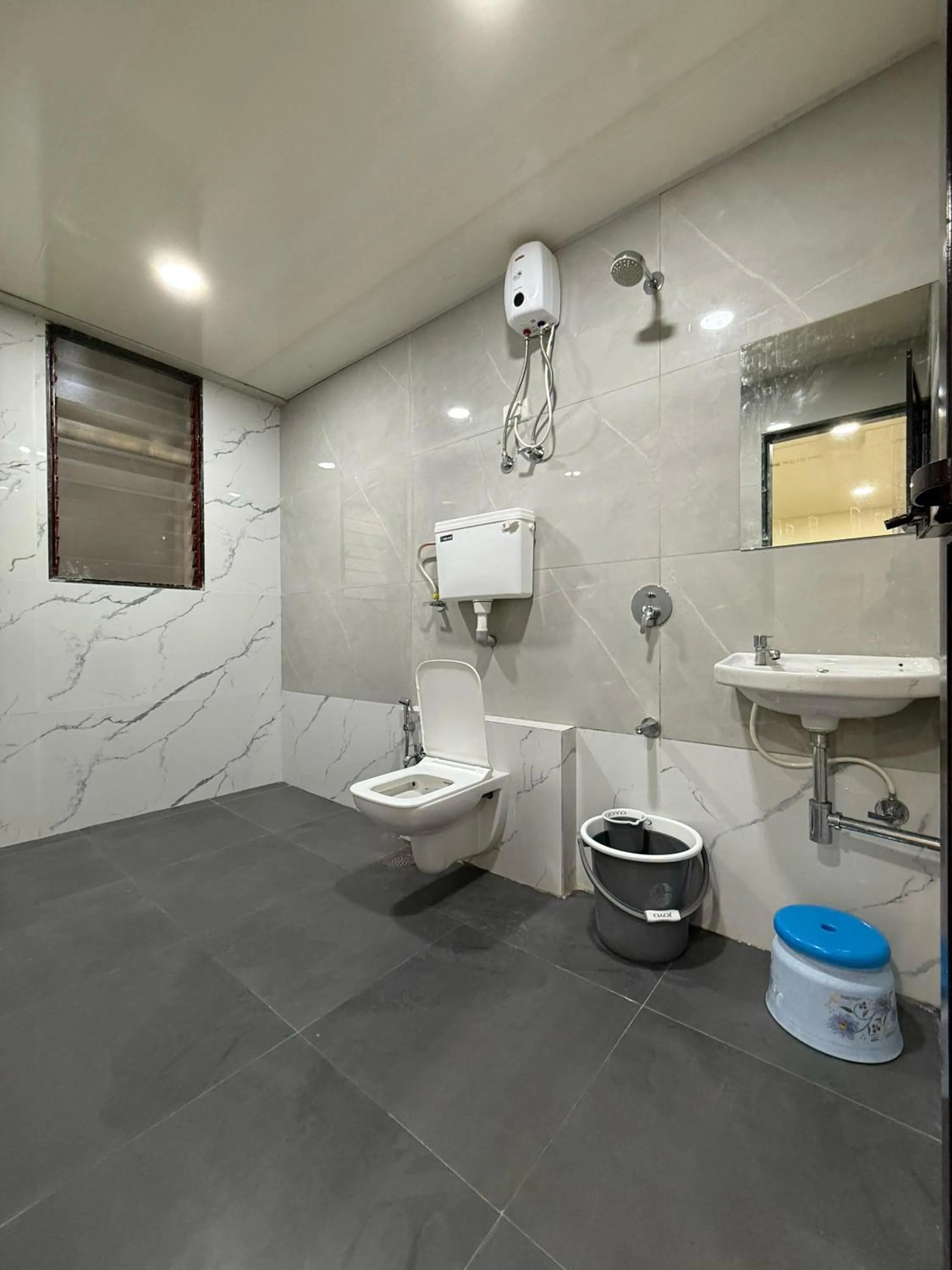 Shower in Hotel Marine Line Near Churchgate