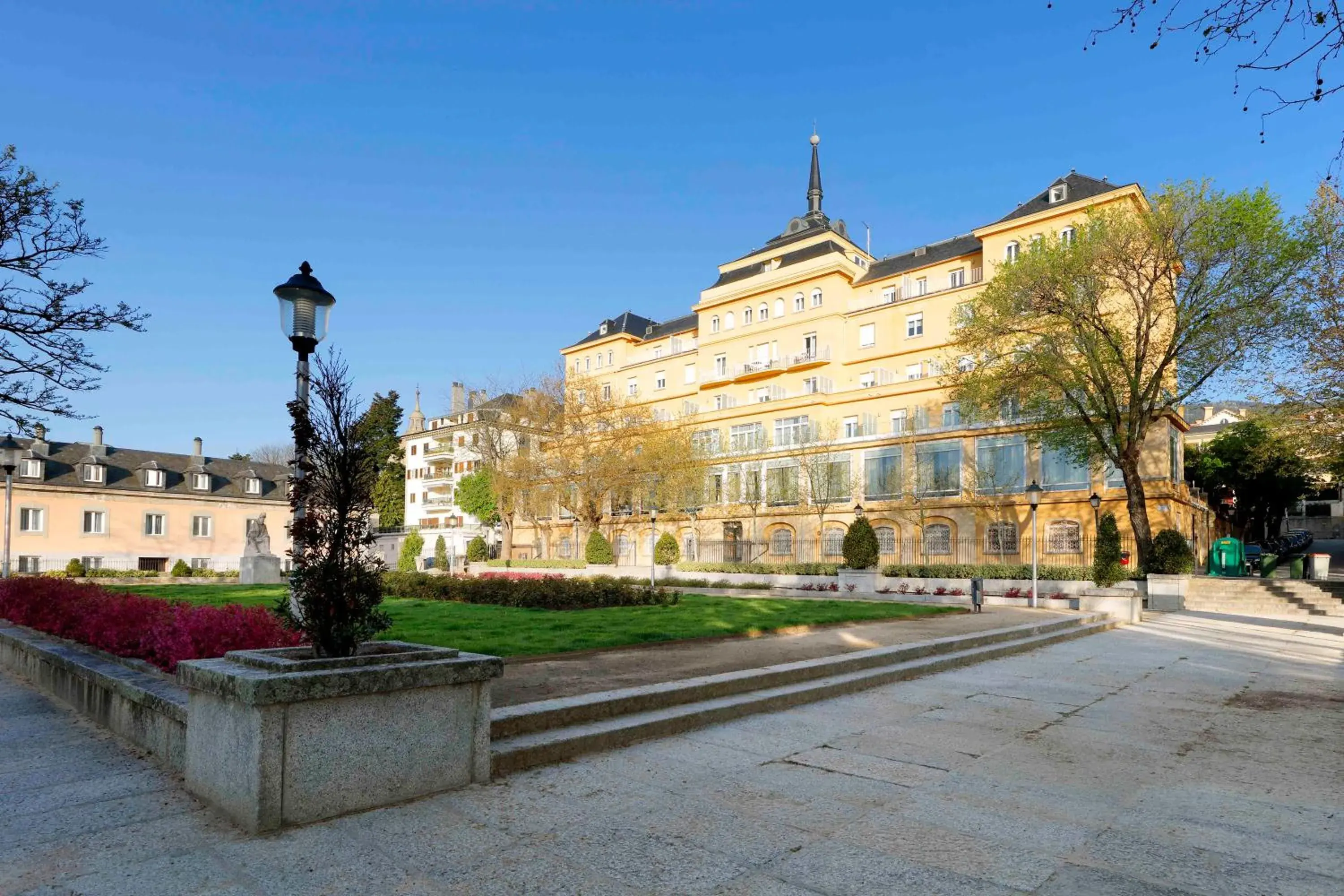 Property building in Exe Victoria Palace Property building in Exe Victoria Palace