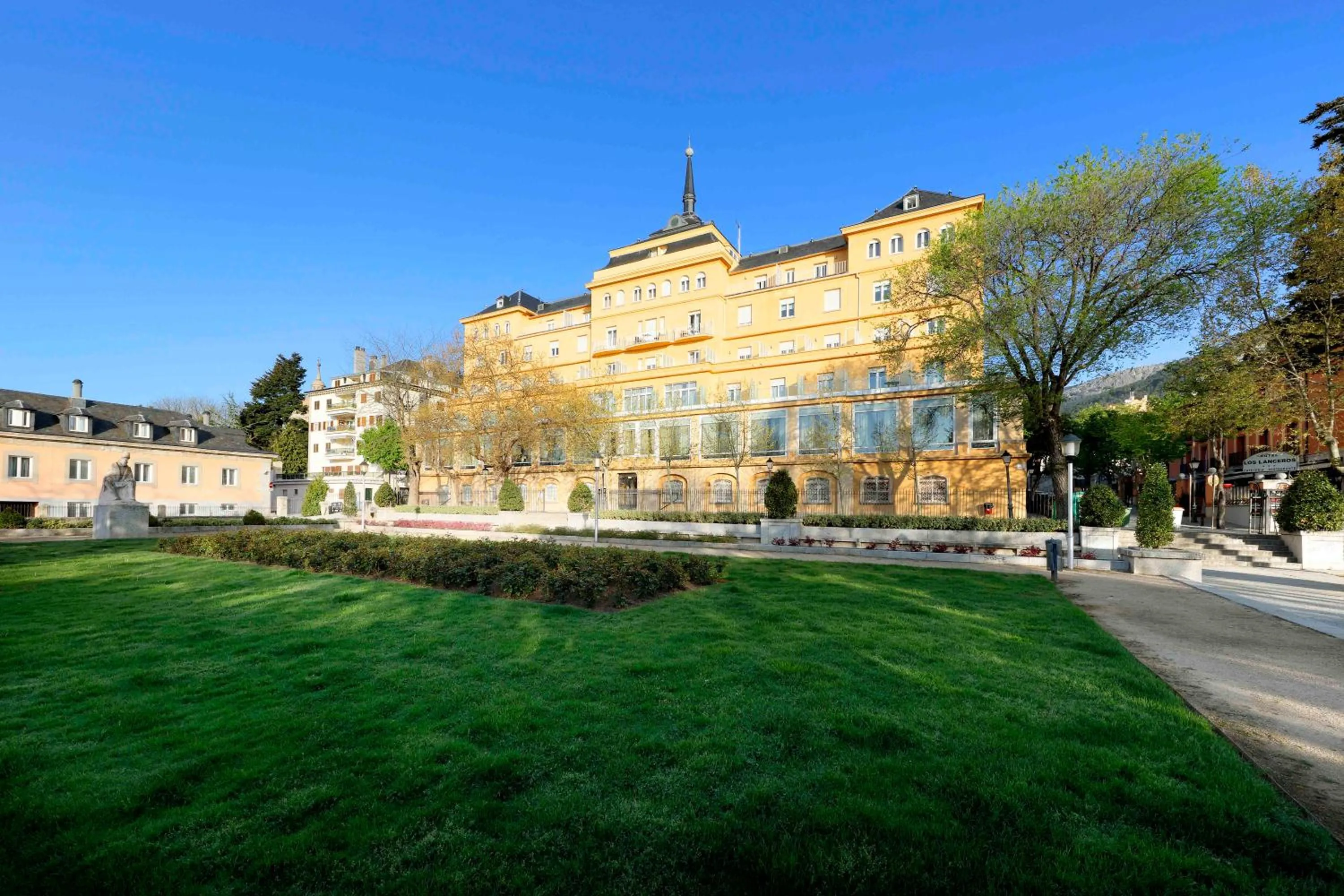 Property building in Exe Victoria Palace