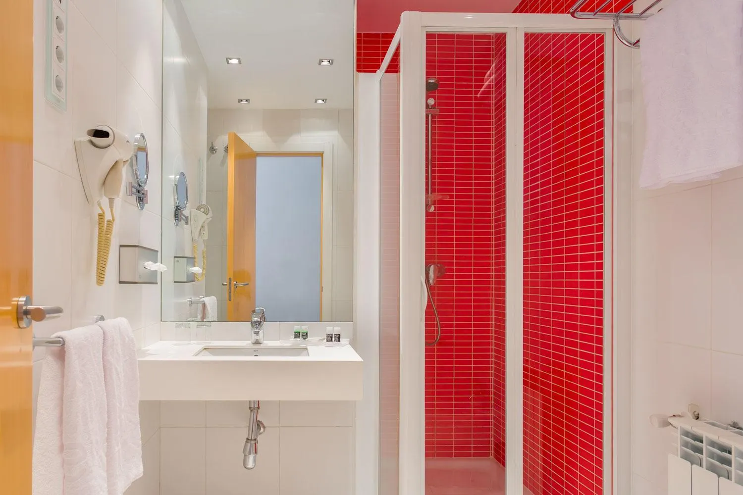 Shower in Exe Victoria Palace