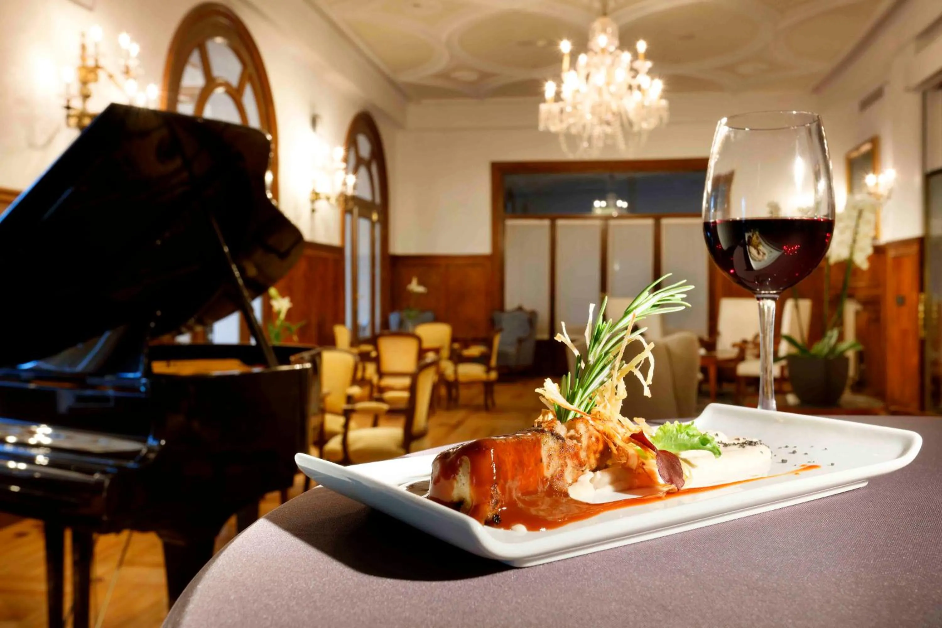 Restaurant/places to eat in Exe Victoria Palace