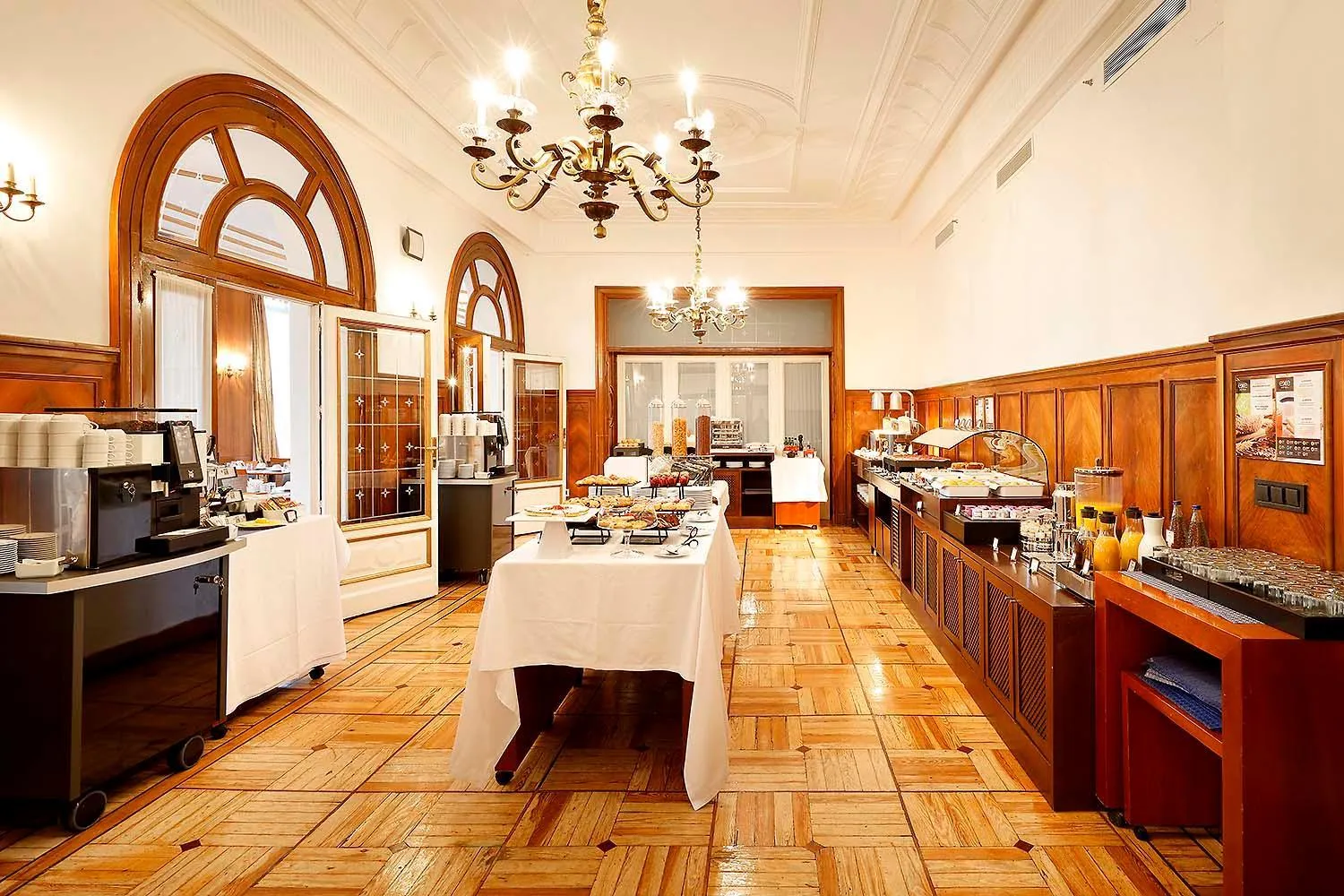 Lounge or bar in Exe Victoria Palace