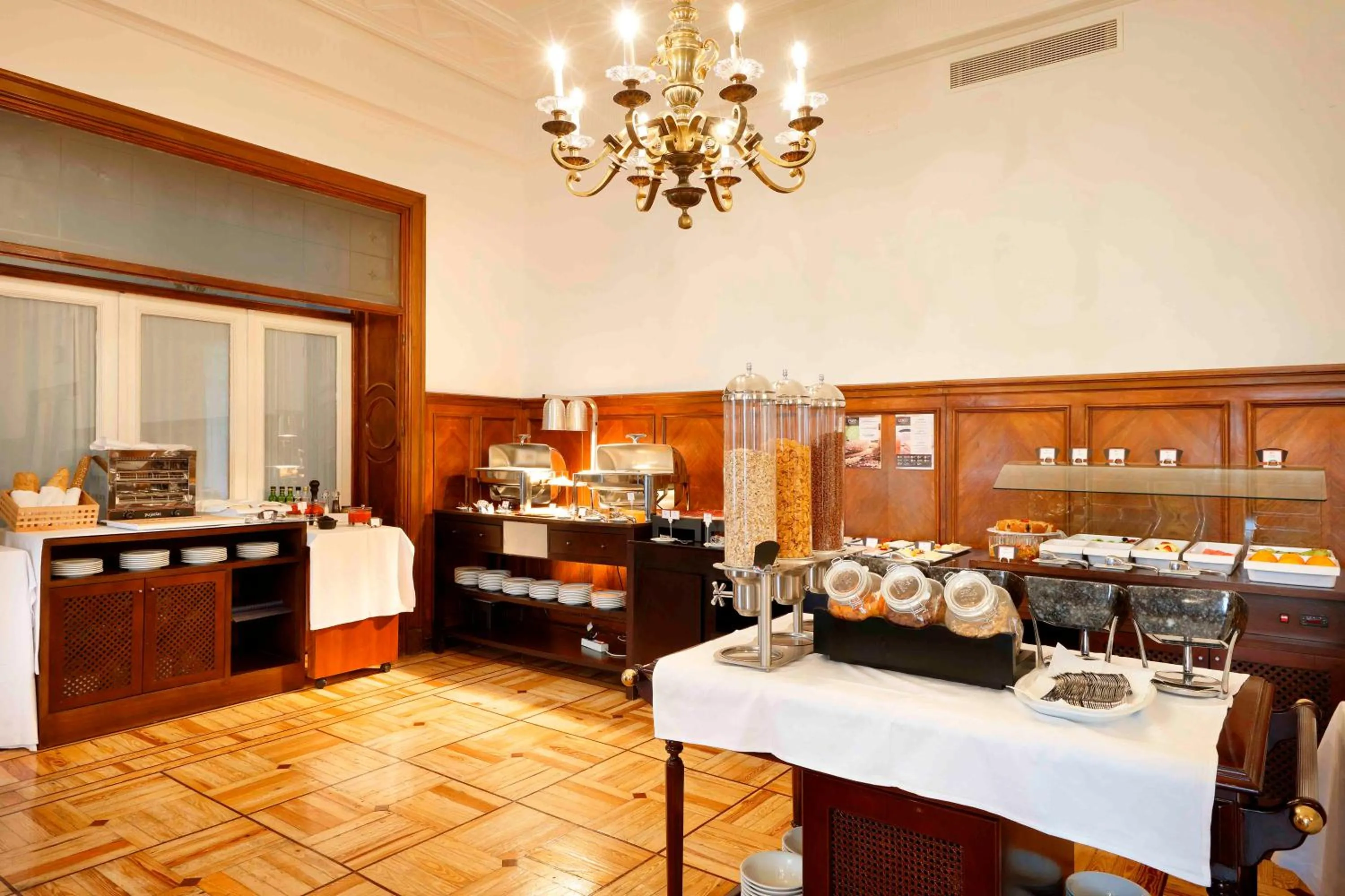 Lounge or bar in Exe Victoria Palace