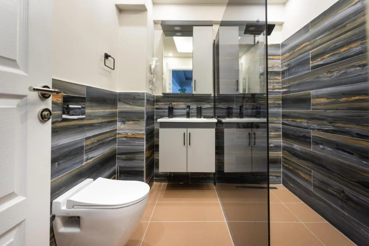 Shower in by Abraham Galata