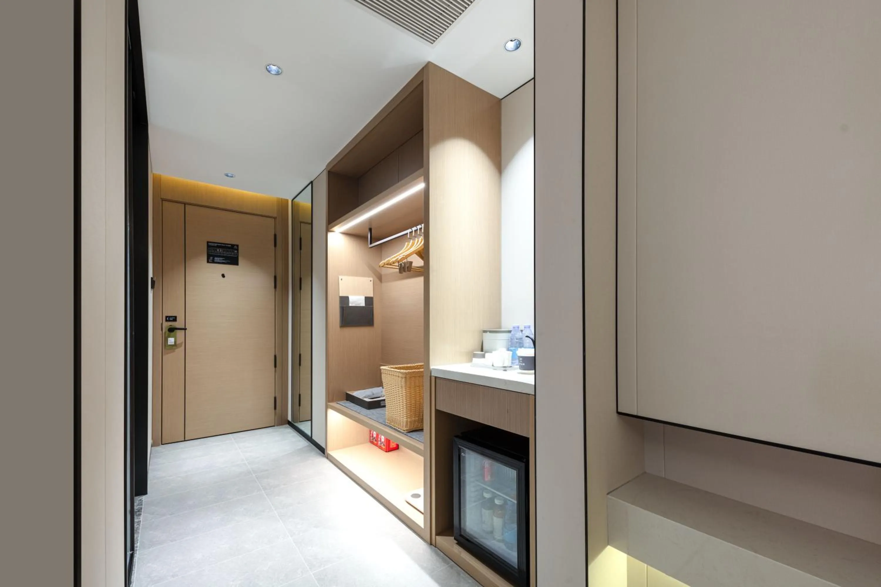 wardrobe in Atour X Hotel Chengdu Jinhua Wanda Zhonggang Plaza
