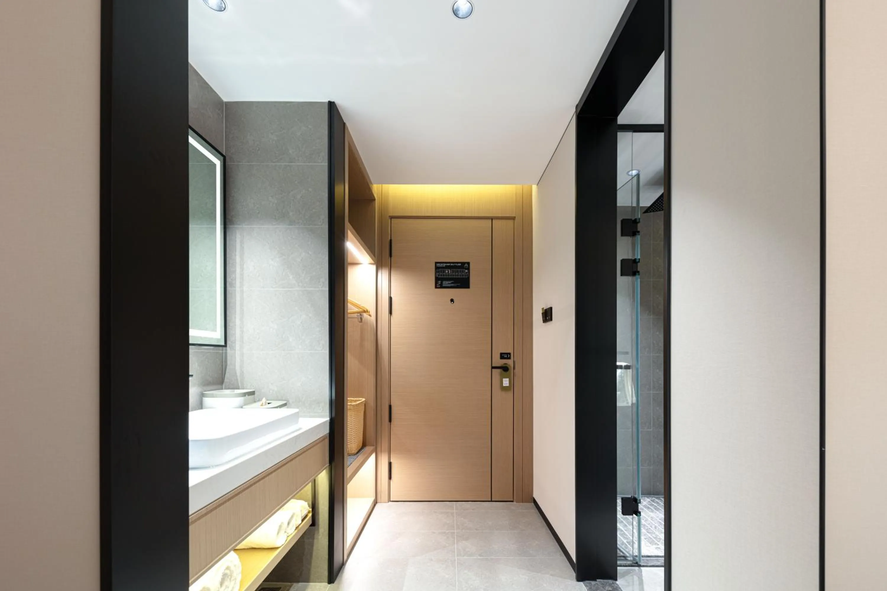 wardrobe in Atour X Hotel Chengdu Jinhua Wanda Zhonggang Plaza