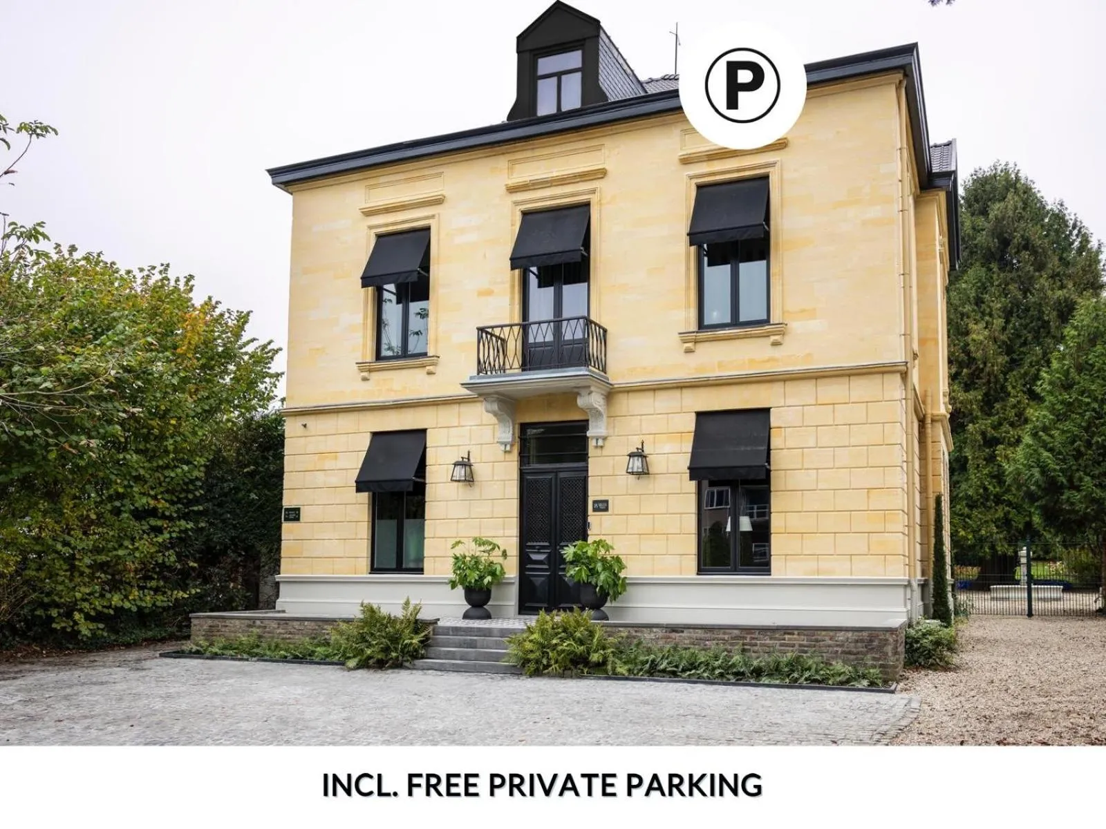 Property building in Villa V - Petit Hôtel