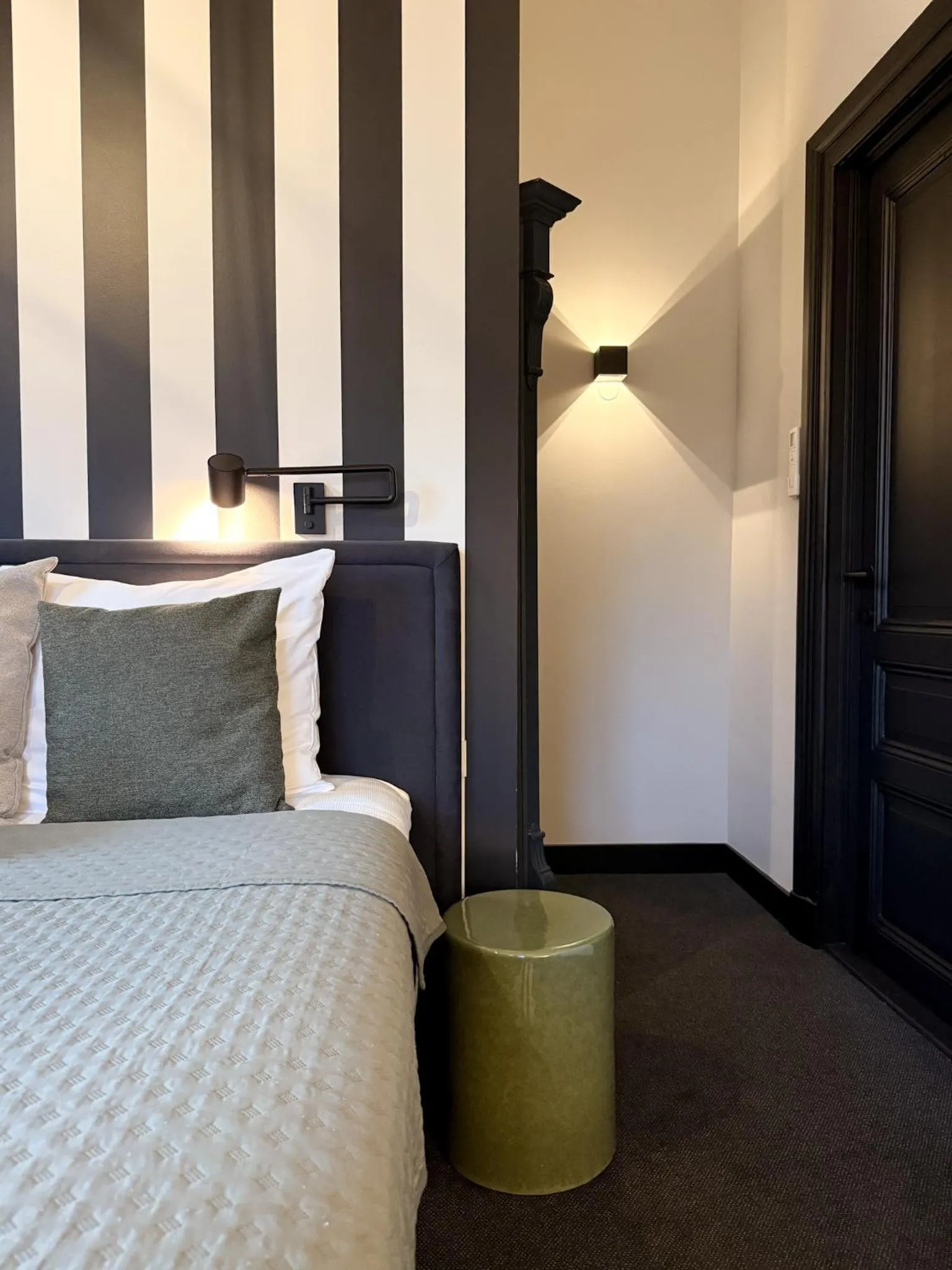 Bed in Villa V - Petit Hôtel