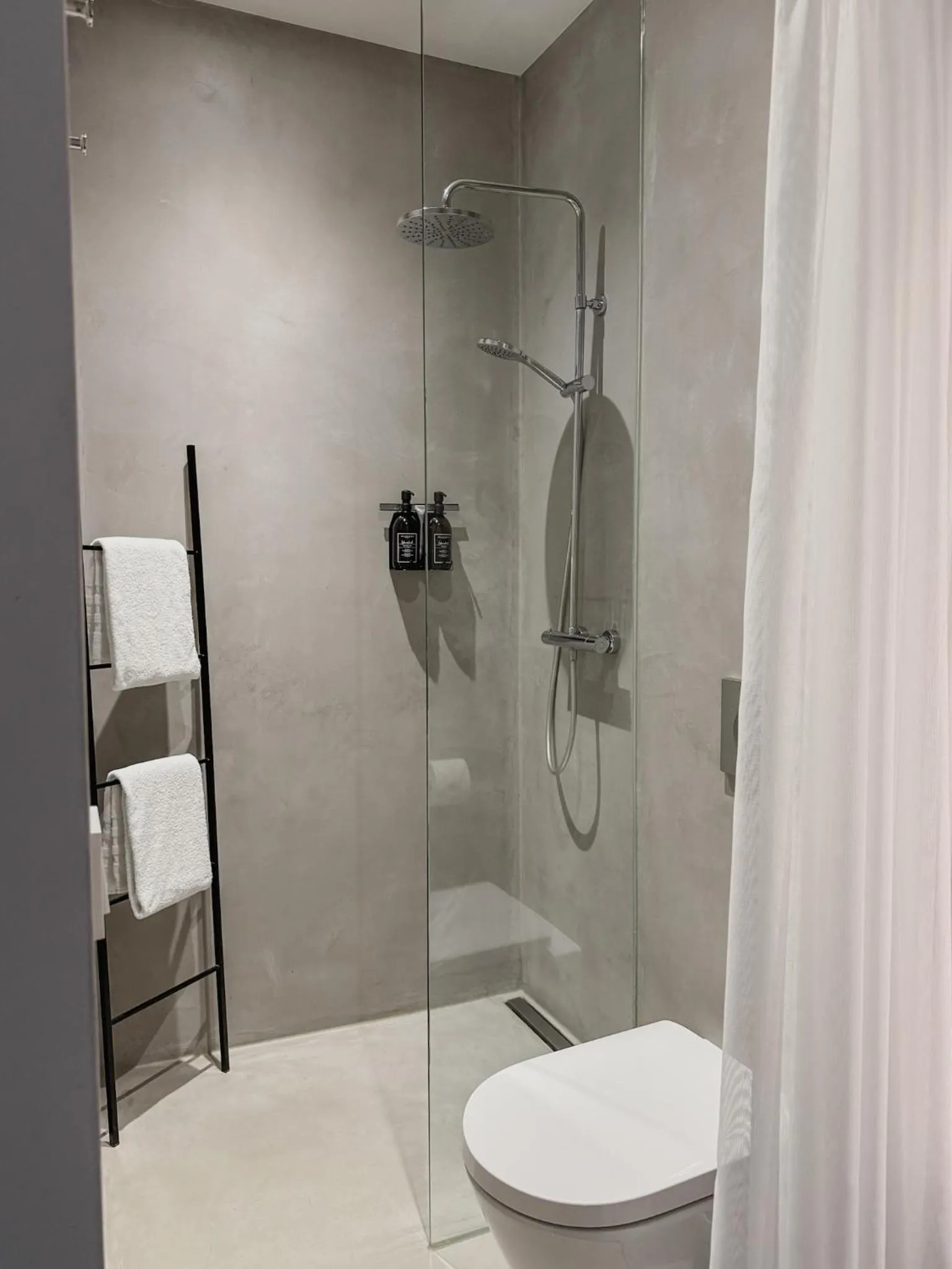 Shower in Villa V - Petit Hôtel