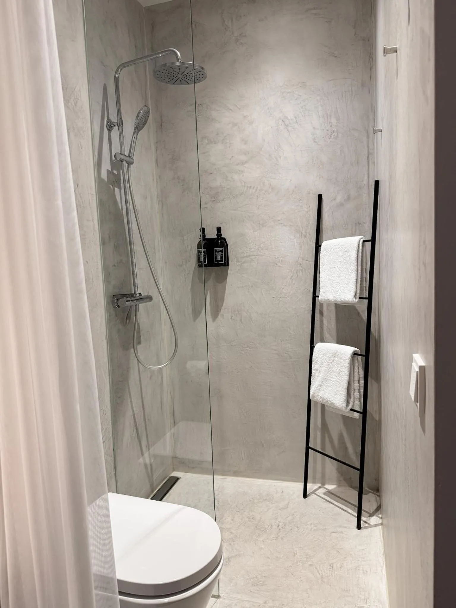 Shower in Villa V - Petit Hôtel