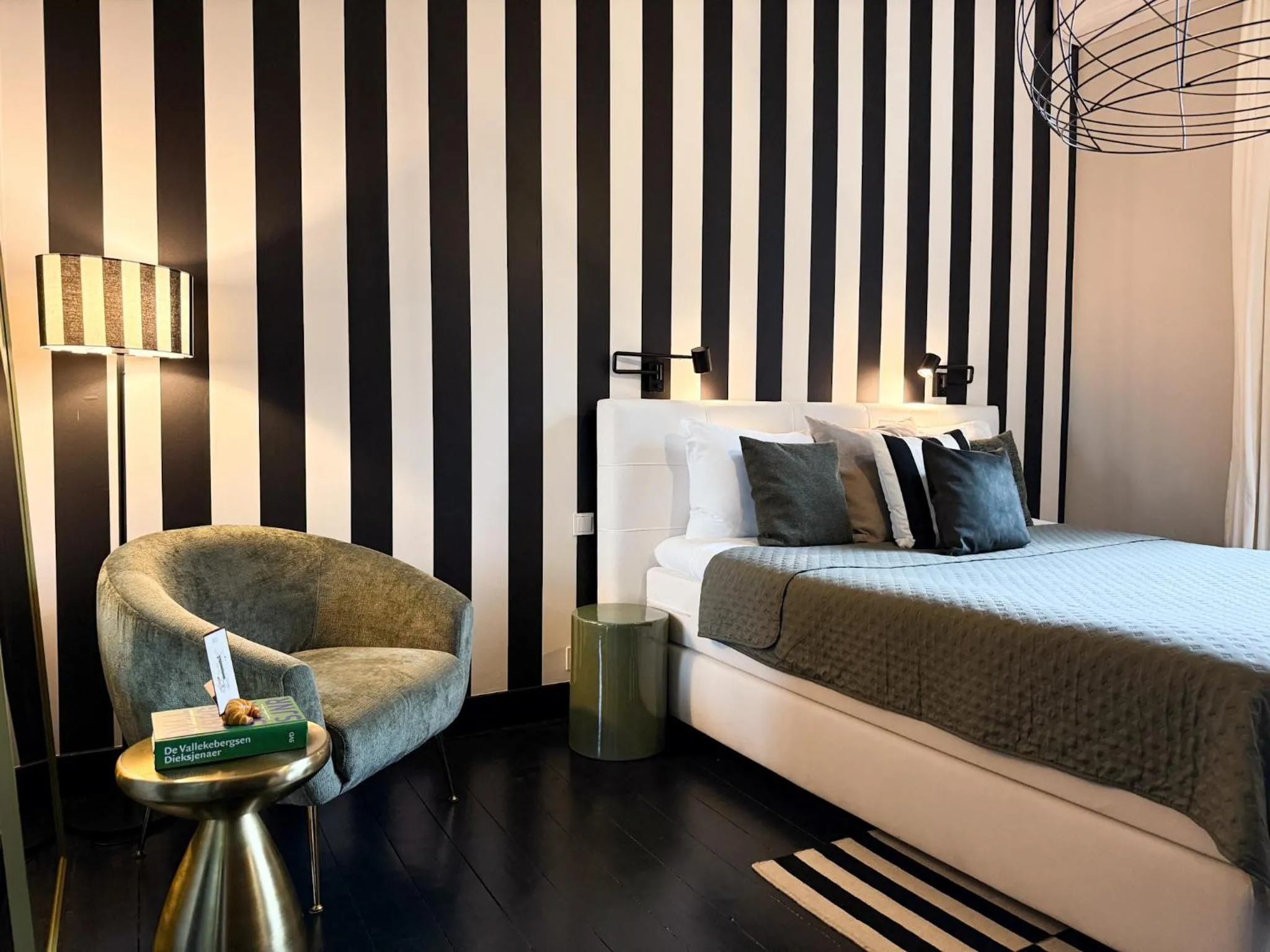 Bed in Villa V - Petit Hôtel