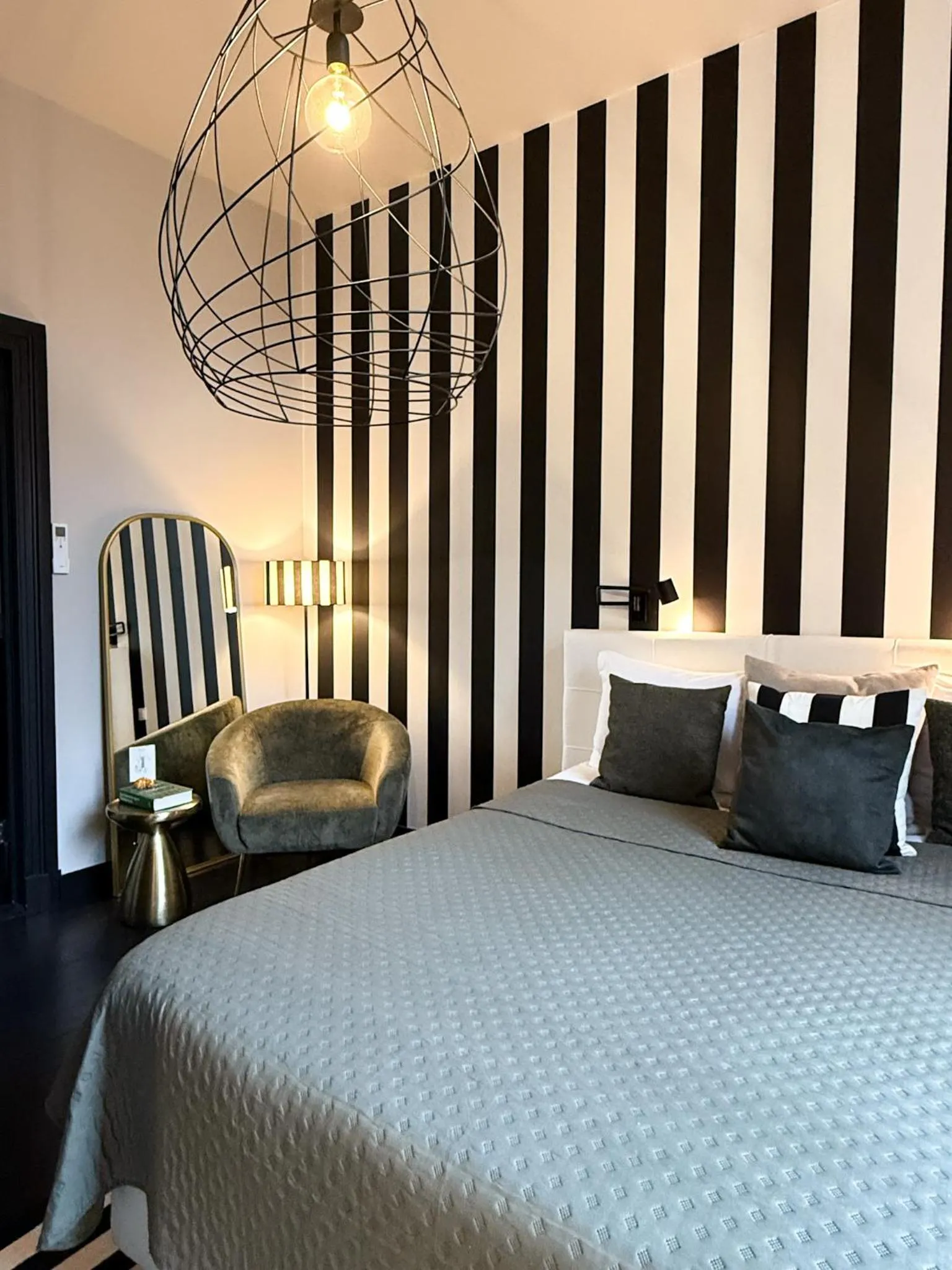 Bed in Villa V - Petit Hôtel