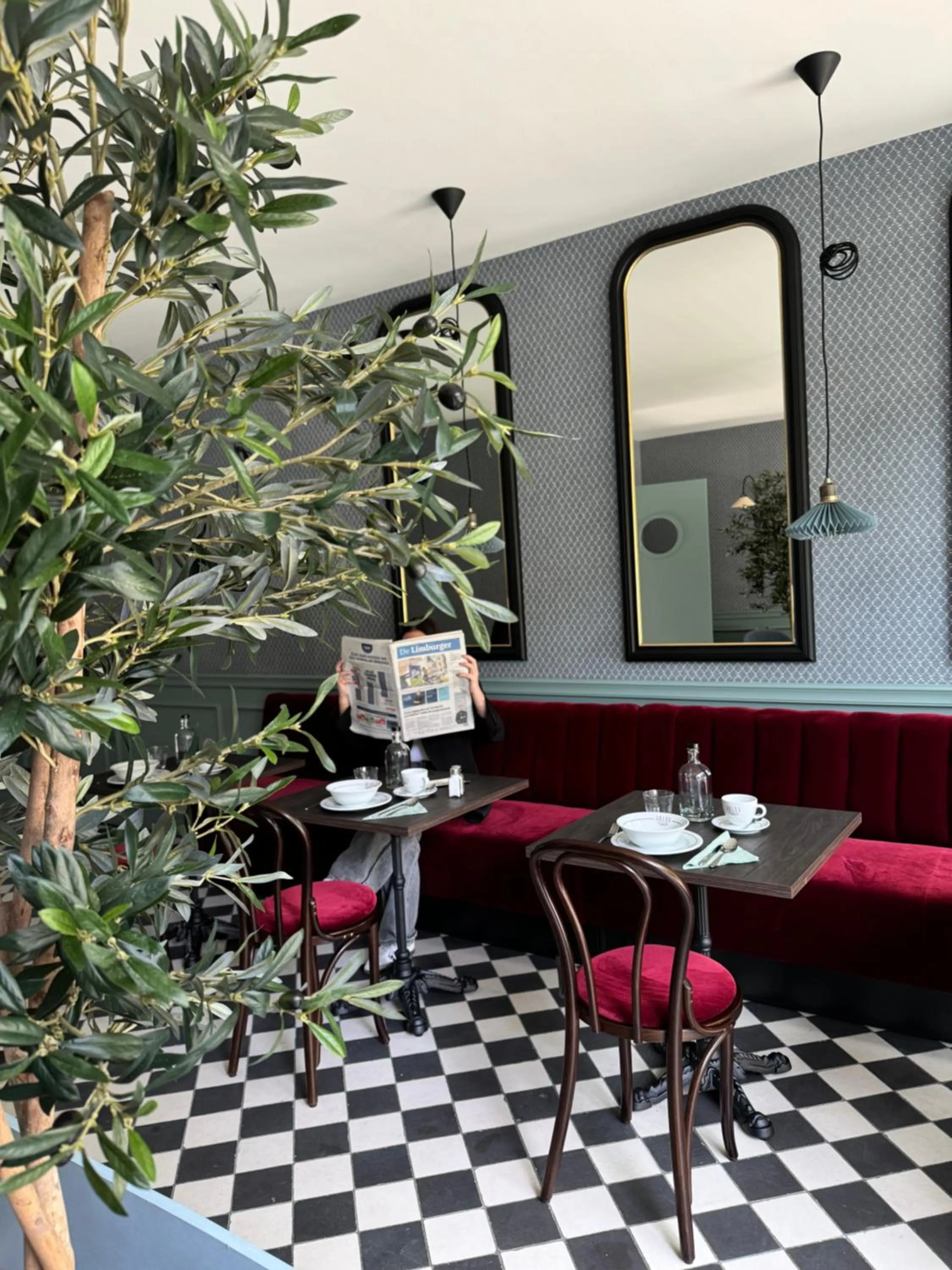 Restaurant/places to eat in Villa V - Petit Hôtel