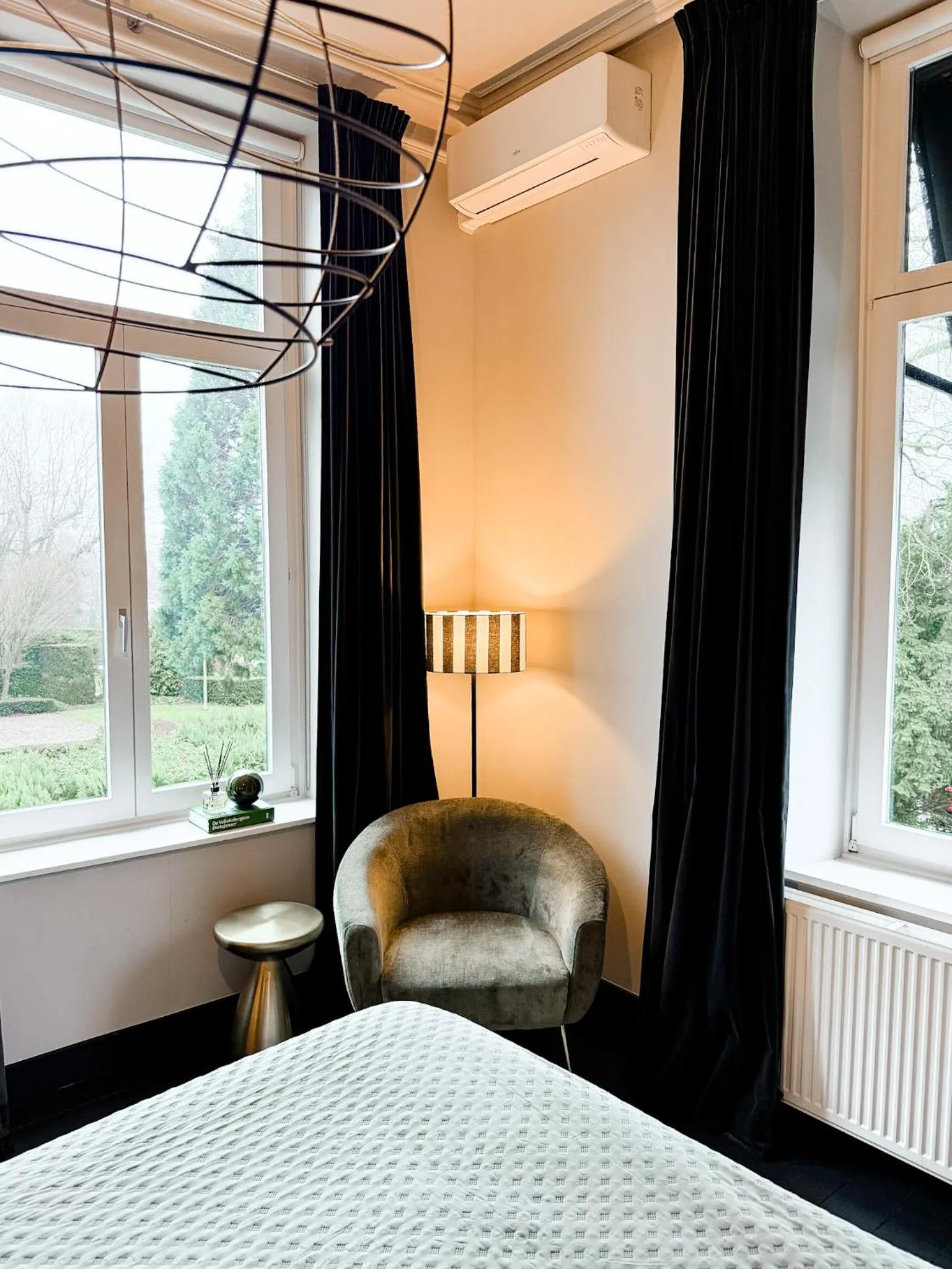 Seating area, Bed in Villa V - Petit Hôtel