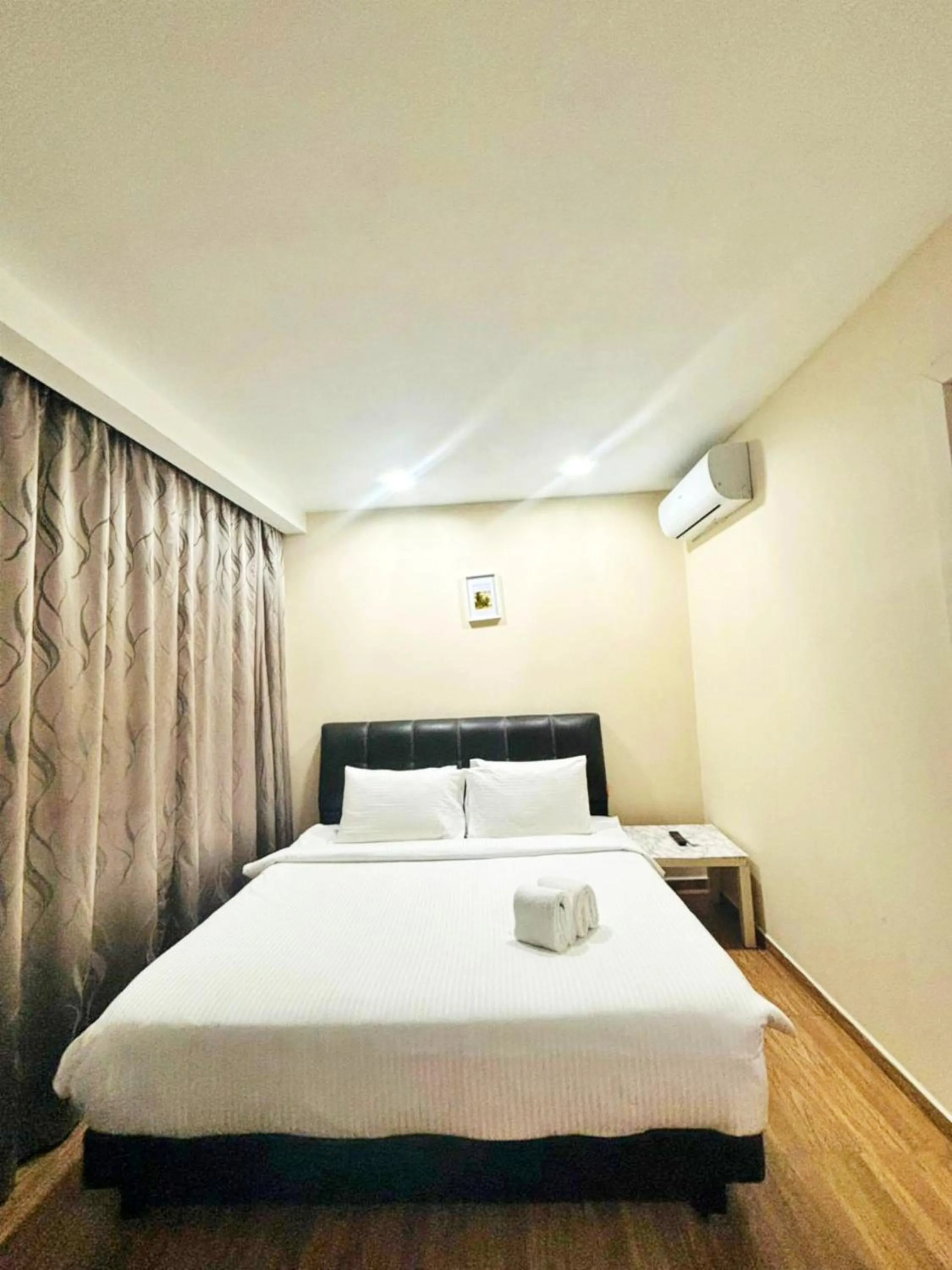 Suite with Spa Bath in Near Pavilion Bukit Bintang Fairlane KLCC suites by Angel Rose