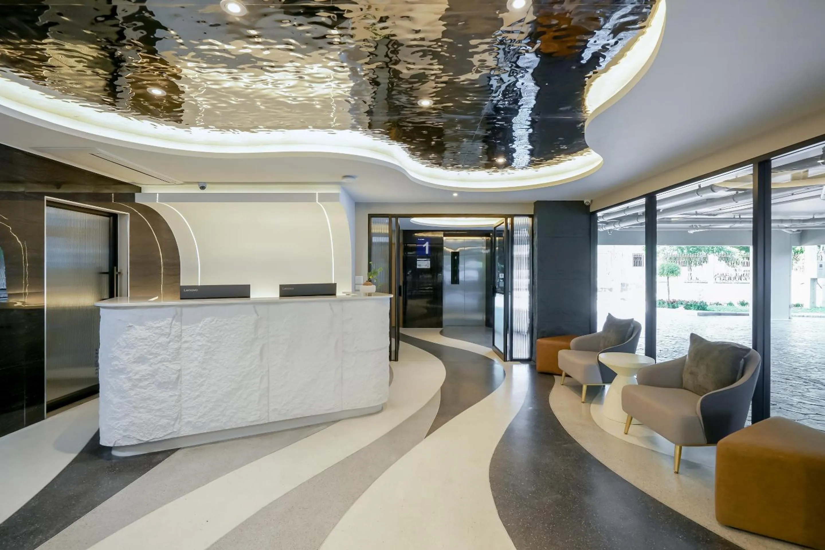 Lobby or reception in P-Park Hotel Pattaya